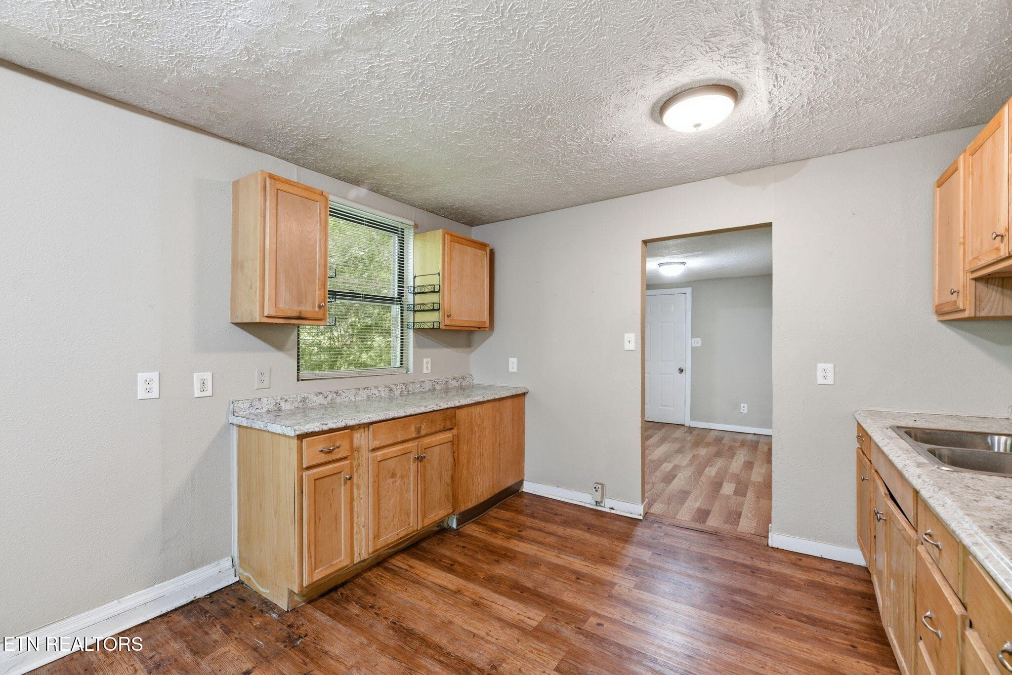 6-web-or-mls-Brown 2541 (6) - 2541 Brown Ave, Knoxville, TN 37917, Knoxville
