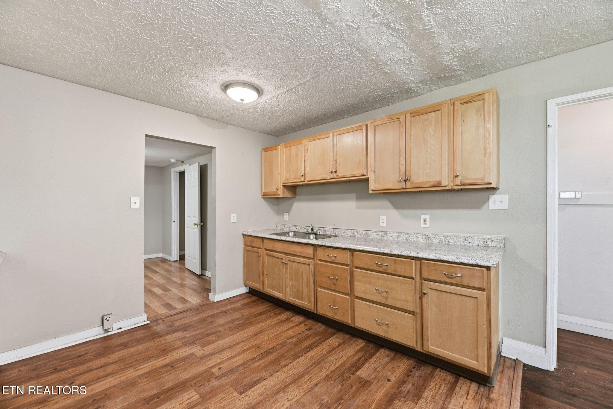 7-web-or-mls-Brown 2541 (7) - 2541 Brown Ave, Knoxville, TN 37917, Knoxville