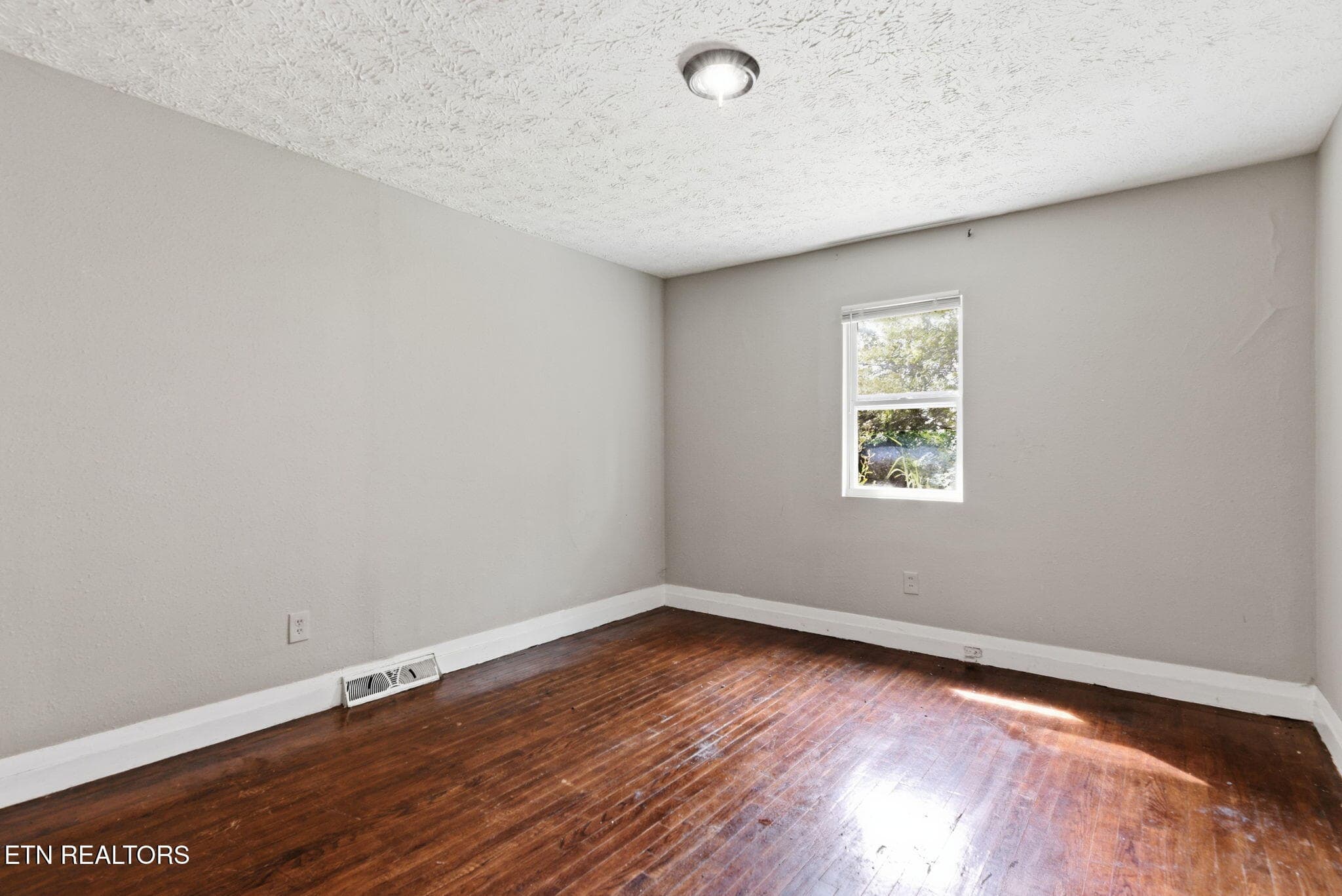 13-web-or-mls-Brown 2541 (13) - 2541 Brown Ave, Knoxville, TN 37917, Knoxville