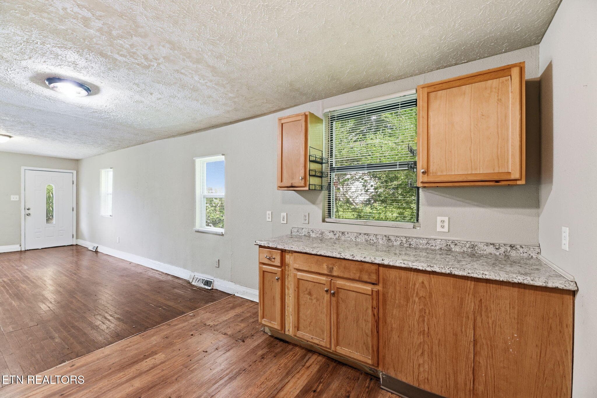 8-web-or-mls-Brown 2541 (8) - 2541 Brown Ave, Knoxville, TN 37917, Knoxville