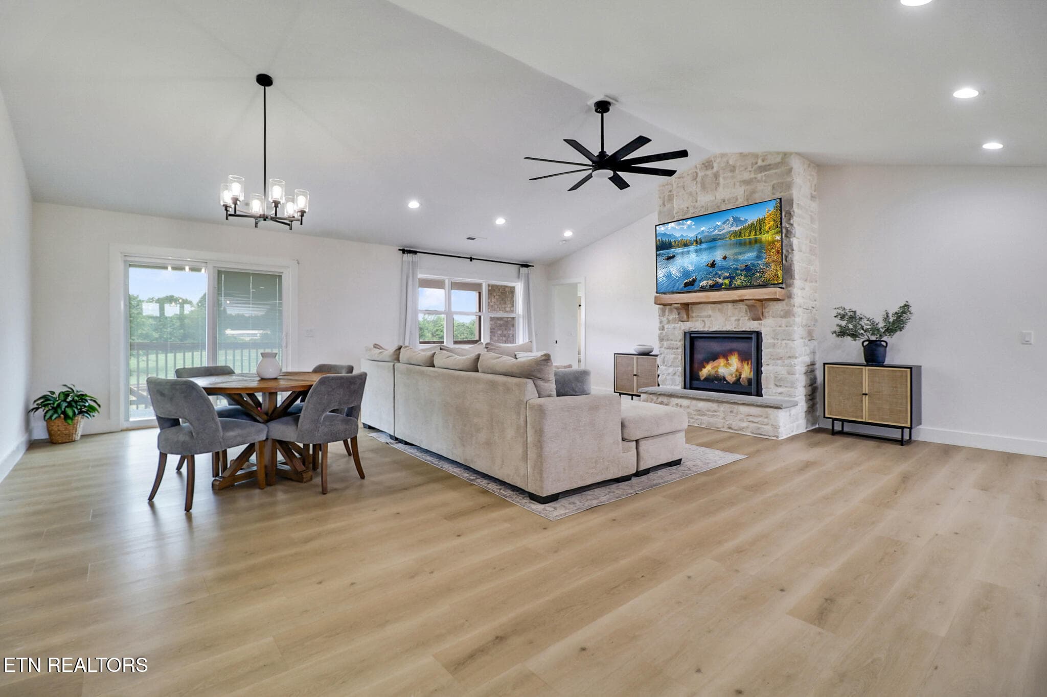 Living Room - 322 Randolph Rd, Crossville, TN 38571