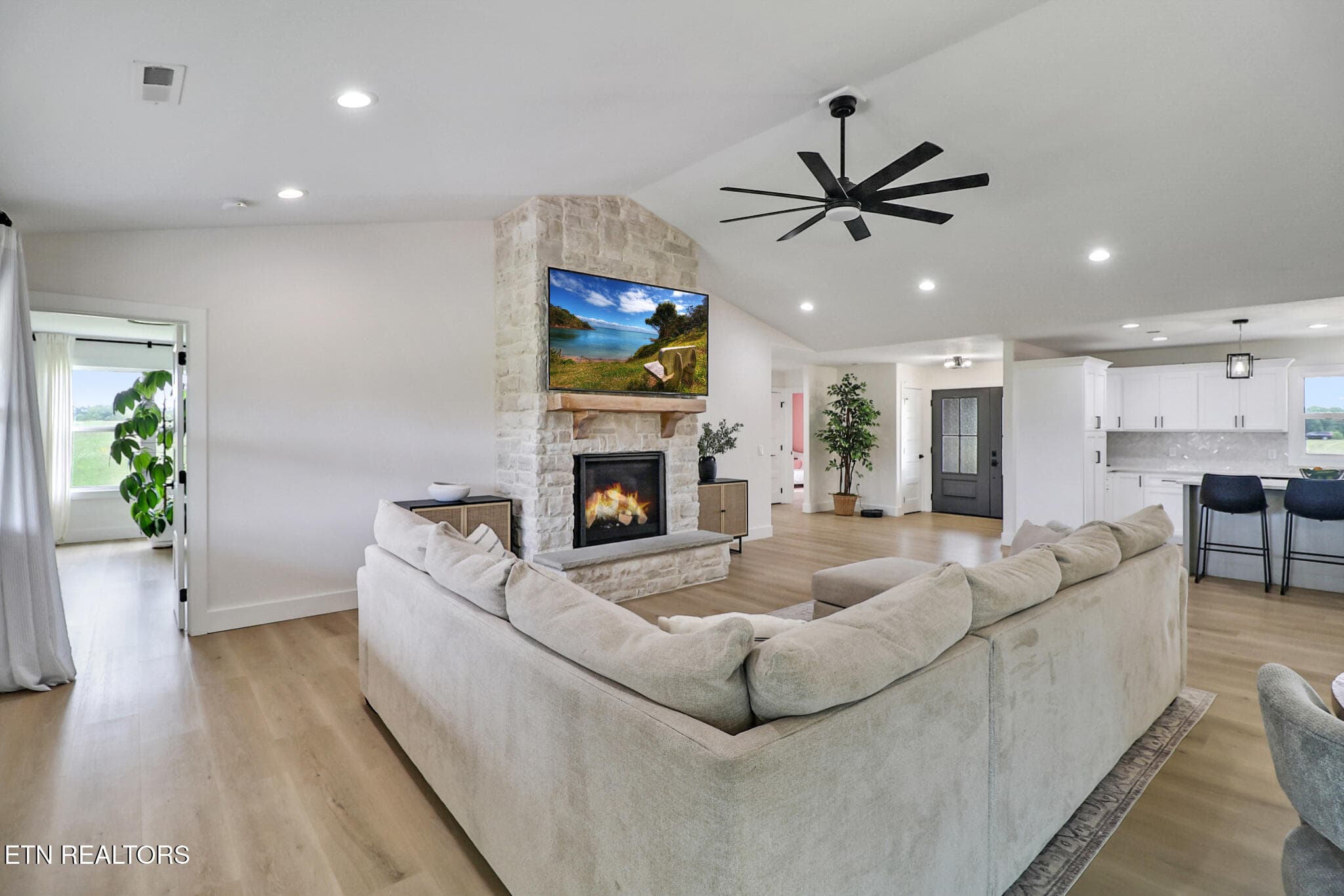 Living Room - 322 Randolph Rd, Crossville, TN 38571