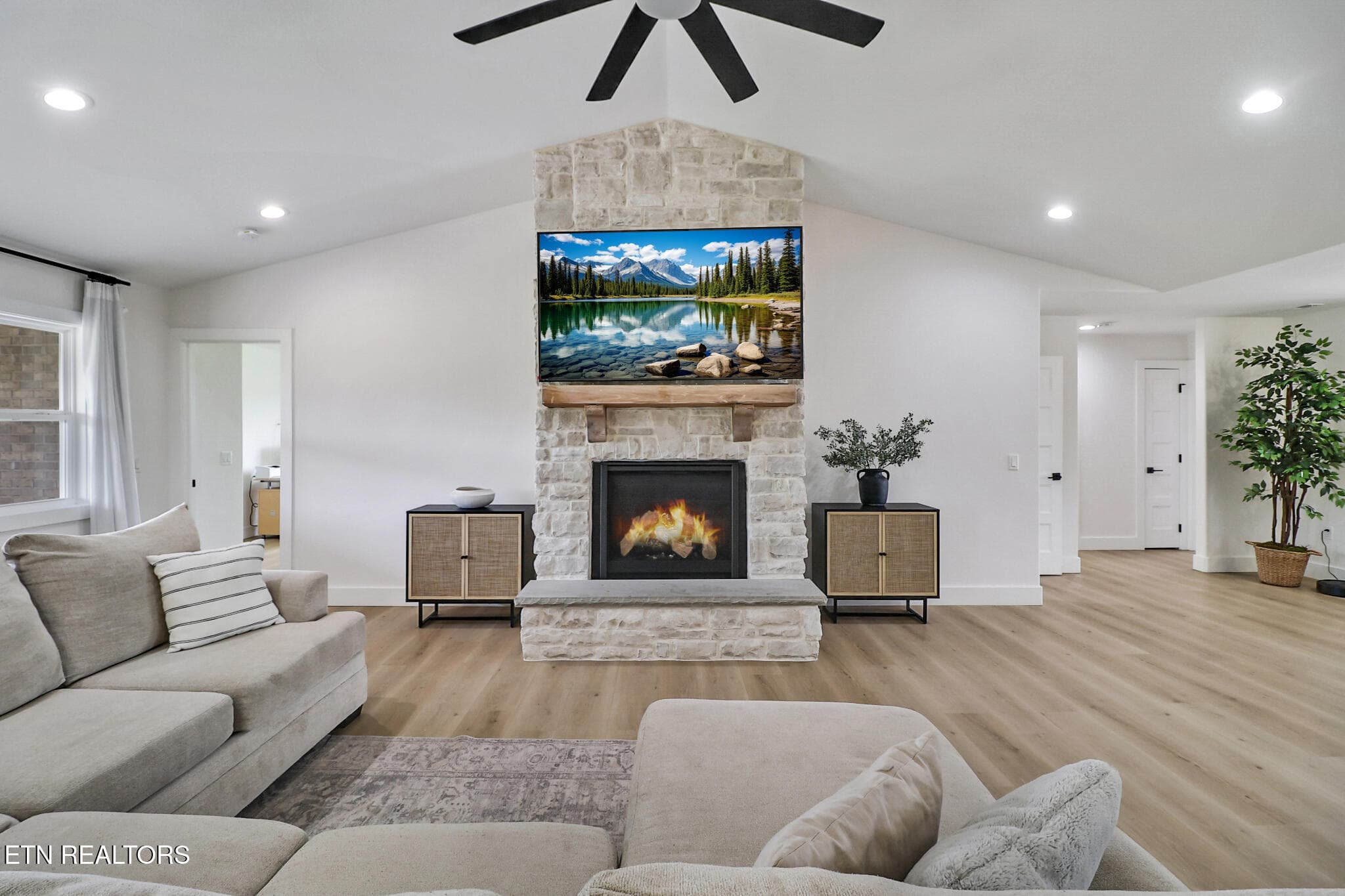 Living Room - 322 Randolph Rd, Crossville, TN 38571