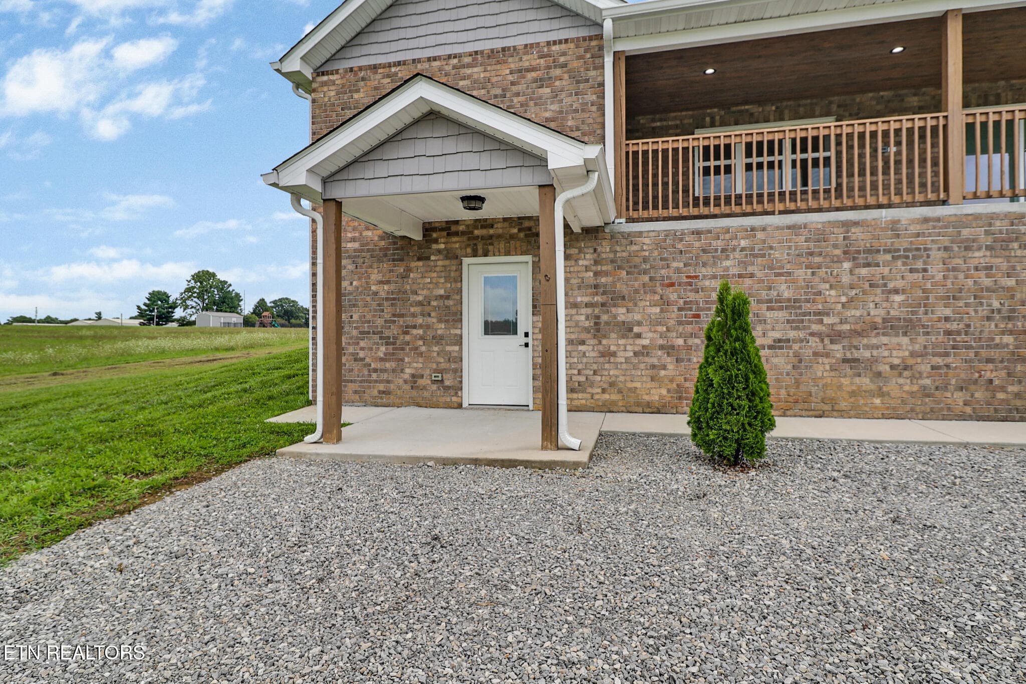 Walk Out Access - 322 Randolph Rd, Crossville, TN 38571