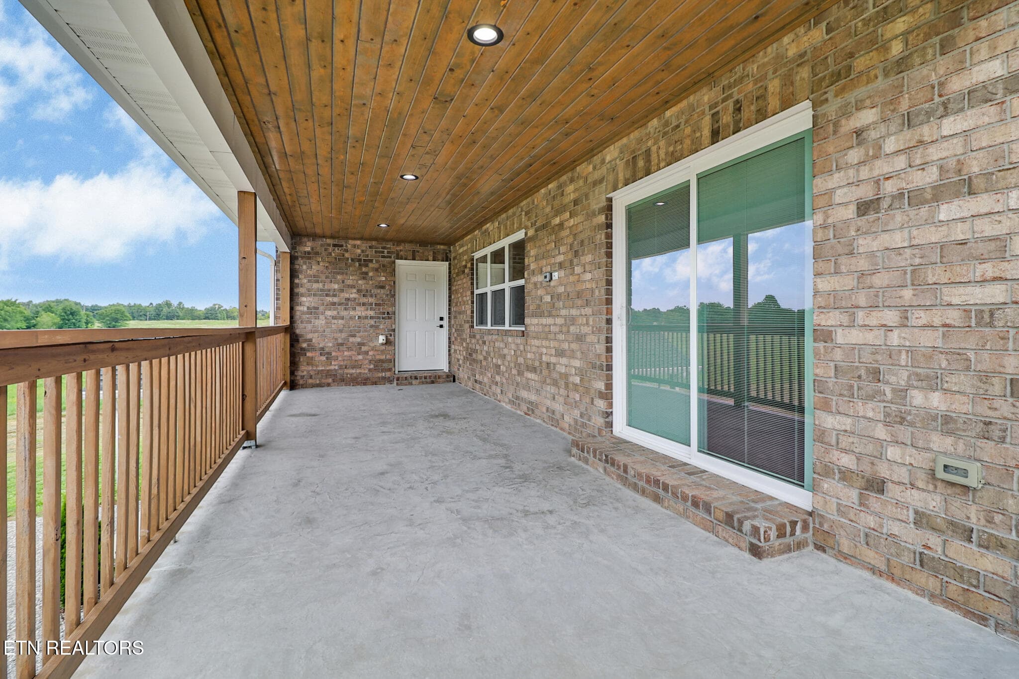 Covered Porch - 322 Randolph Rd, Crossville, TN 38571