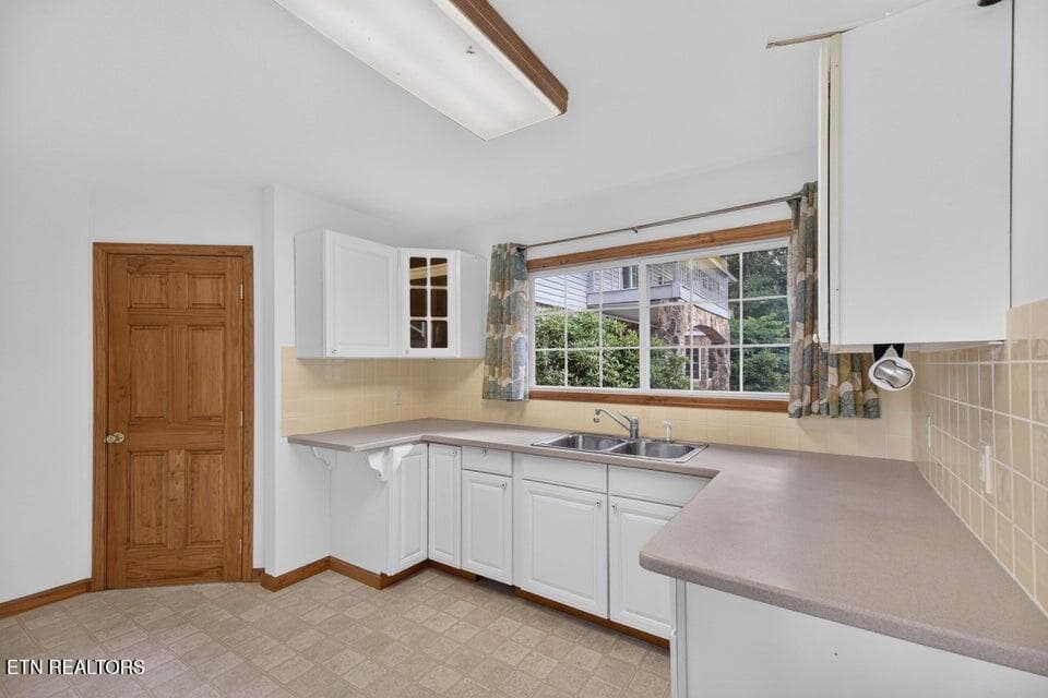 39 - 1981 Porch Rock Rd, Pikeville, TN 37367
