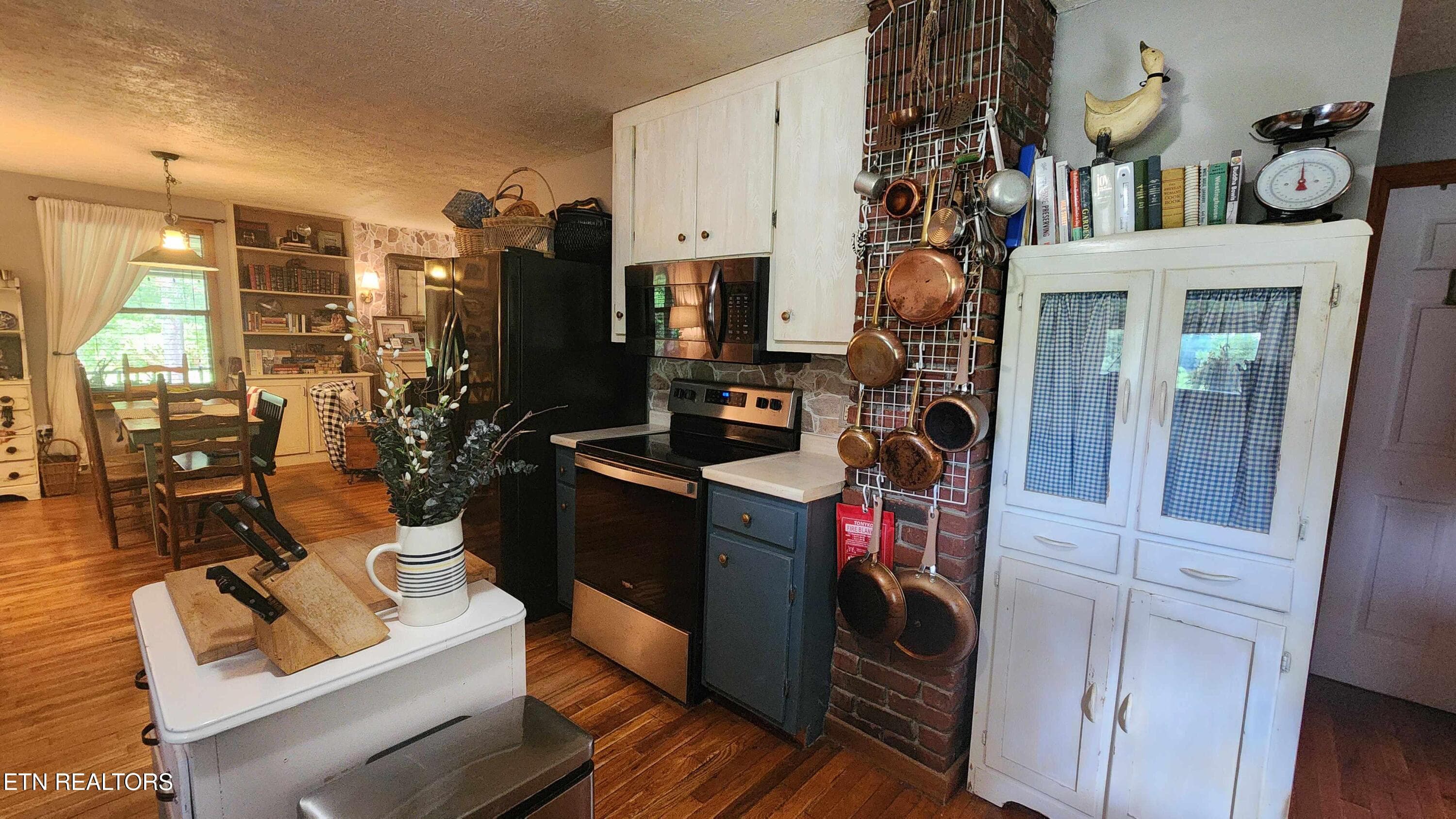 305 christain community rd -- Kitchen 1 - 340 Christian Community Rd, Livingston, TN 38570