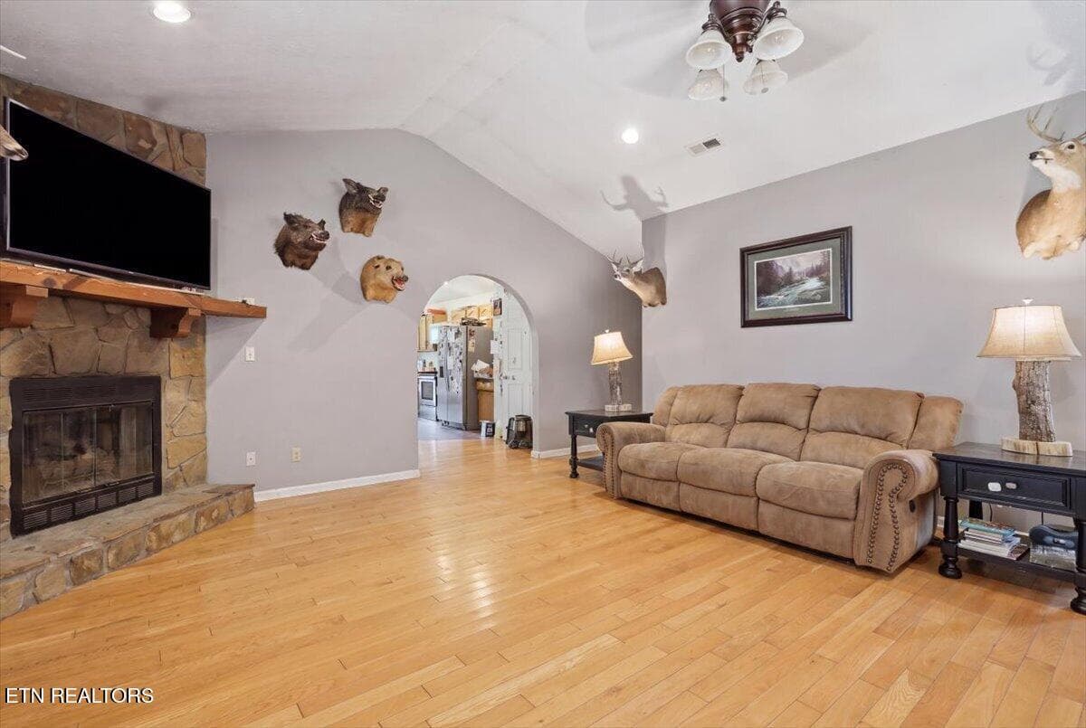11-photo_declutter_2f98da20 - 1055 Swannsylvania Rd, Dandridge, TN 37725