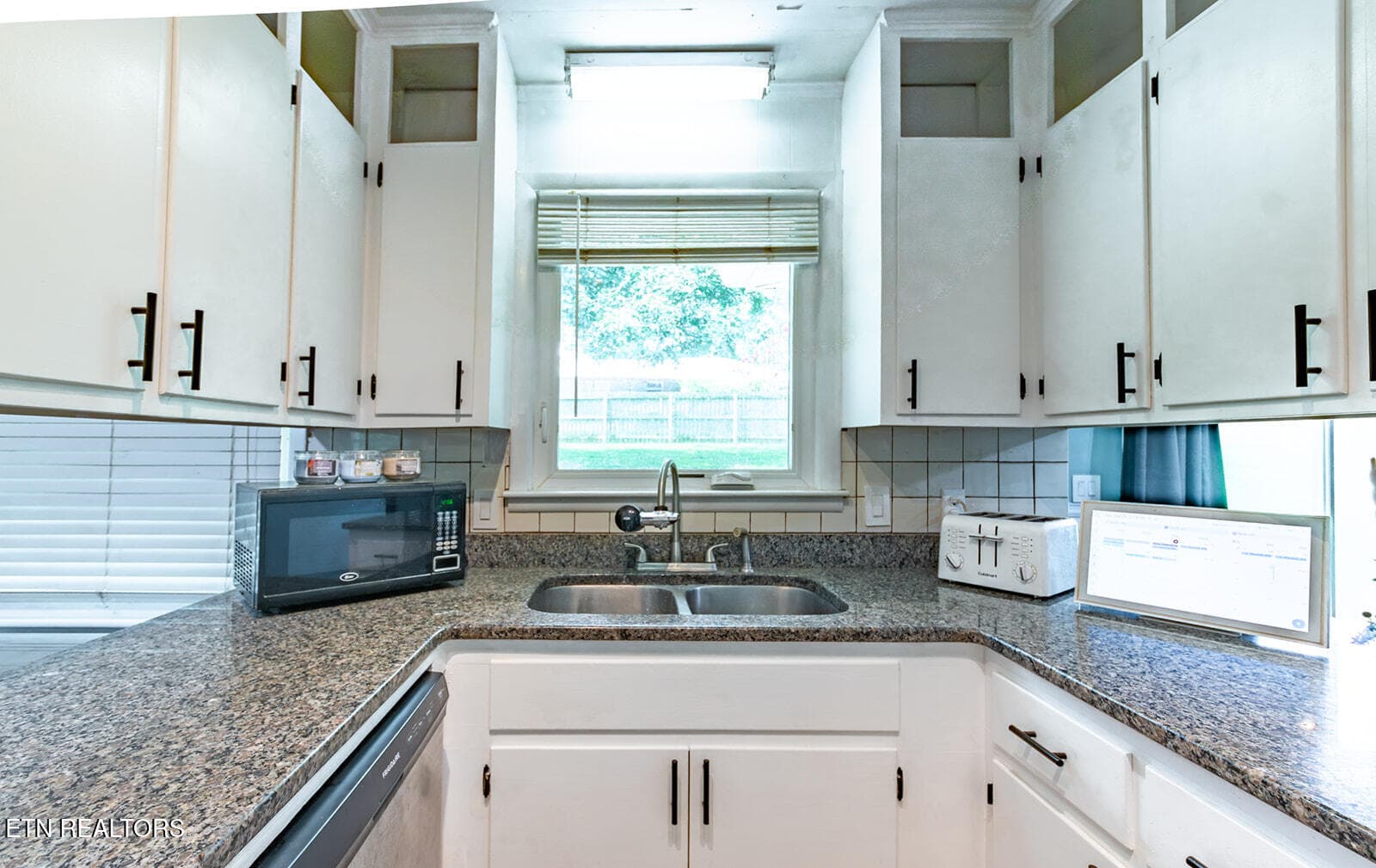 HB - 112 S Hummingbird Lane, Dickson, TN 37055
