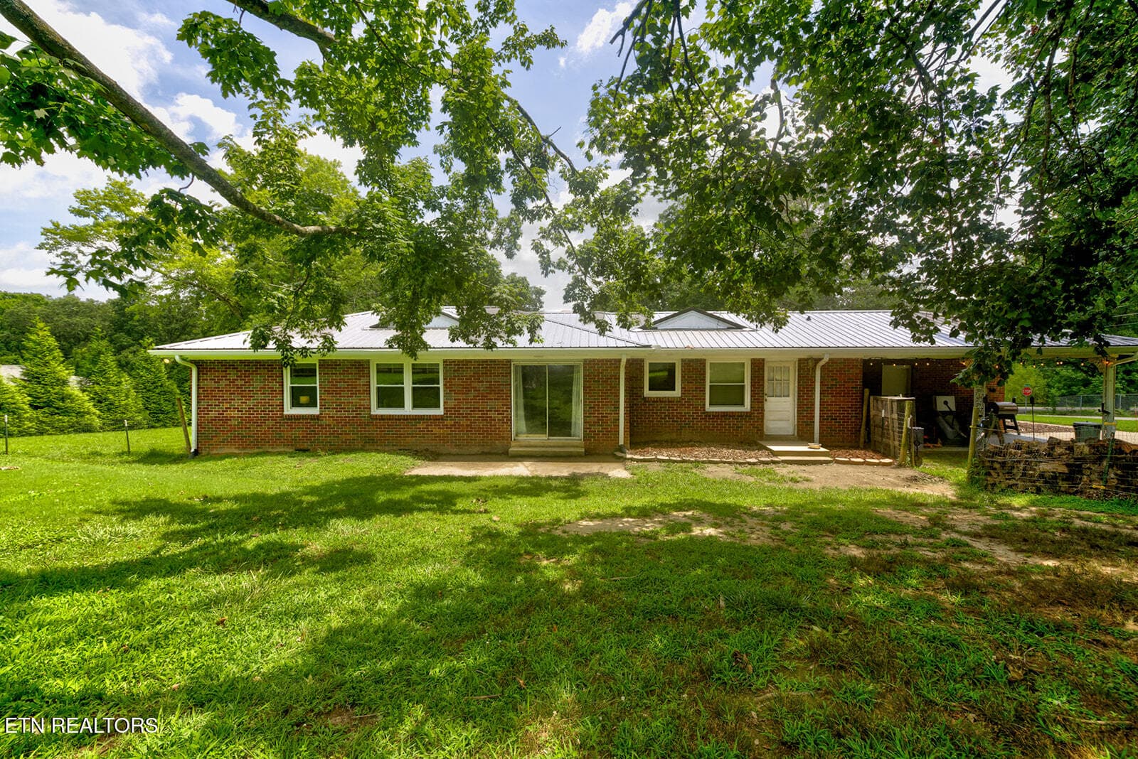 HB - 112 S Hummingbird Lane, Dickson, TN 37055