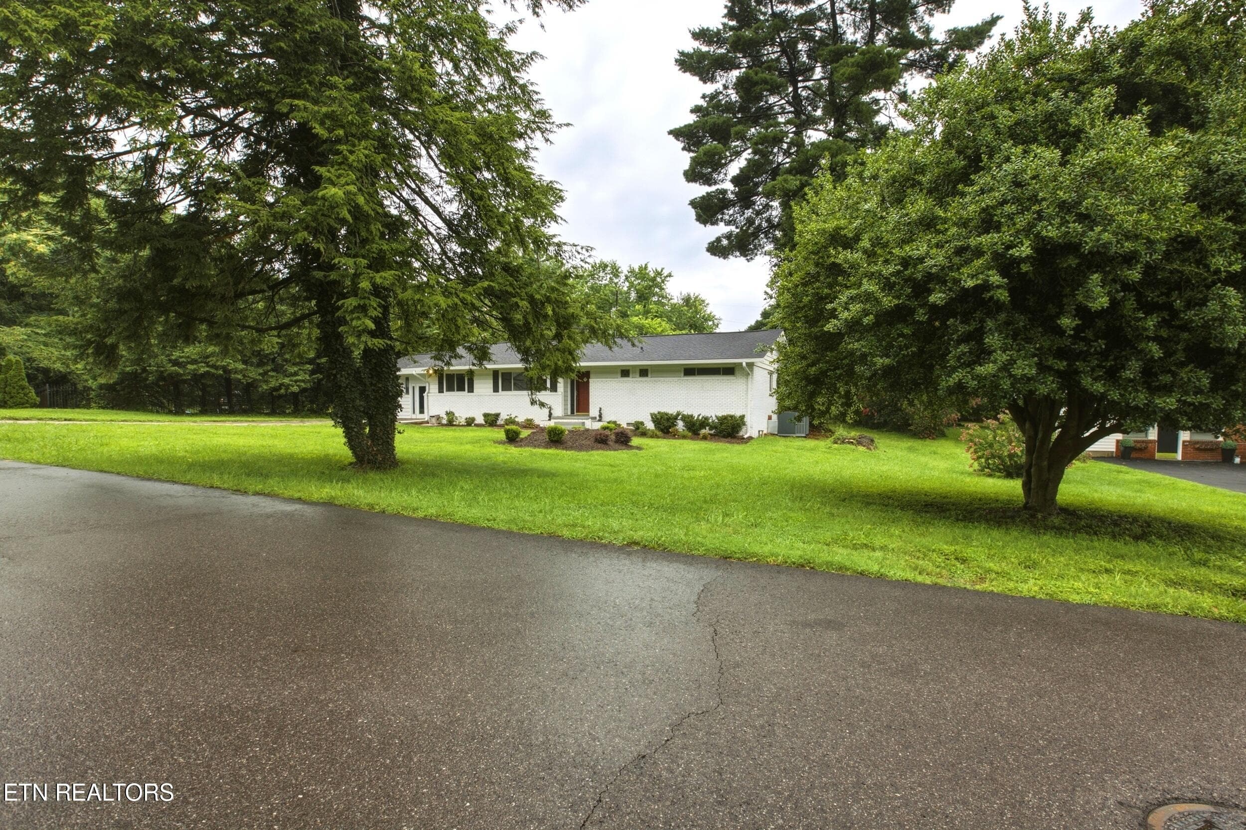27_cf4a5944_b7272797 - 6919 Dorchester Drive, Knoxville, TN 37909, Knoxville