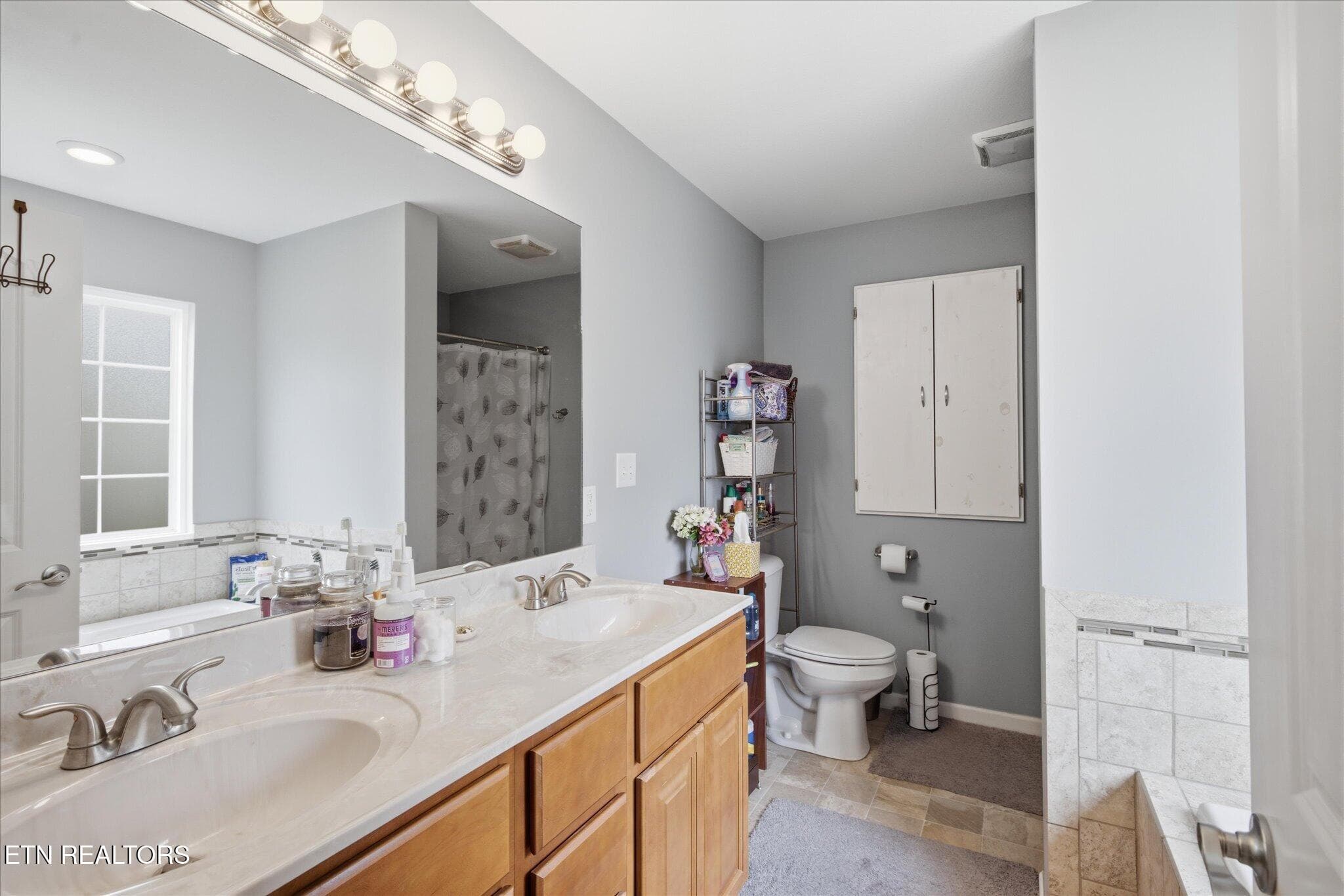 Ensuite Master BA - 2718 Chukar Rd, Knoxville, TN 37923