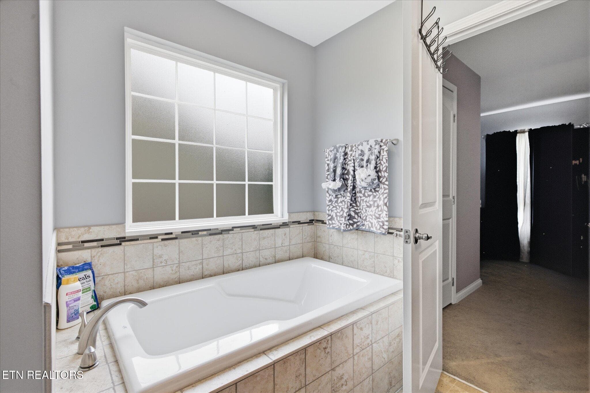 Ensuite Master BA - 2718 Chukar Rd, Knoxville, TN 37923