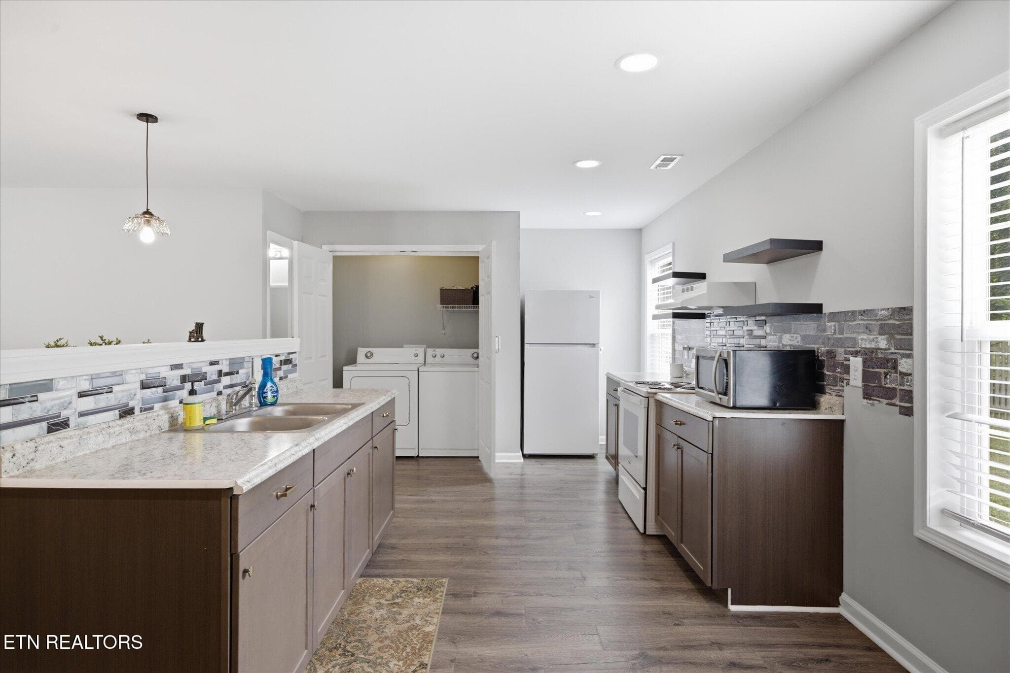 lower level full kitchen and laundry - 2718 Chukar Rd, Knoxville, TN 37923