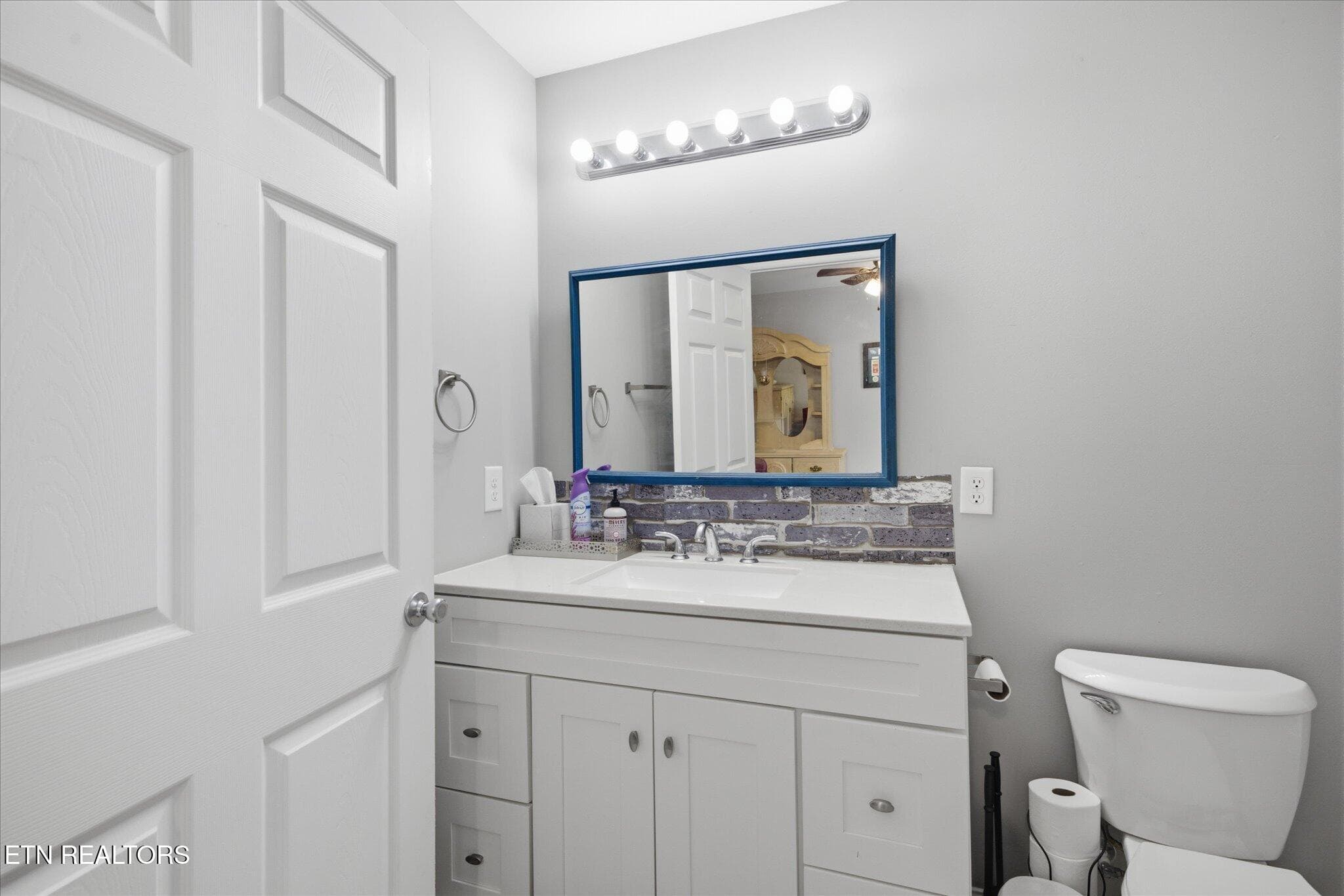 lower level ensuite full BA - 2718 Chukar Rd, Knoxville, TN 37923