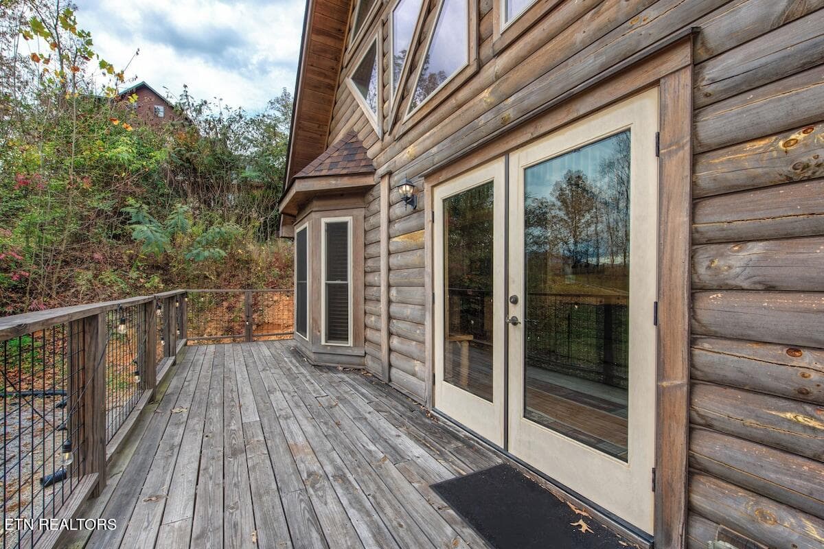 Wrap around deck - 820 Crest View Drive, Gatlinburg, TN 37738, Gatlinburg
