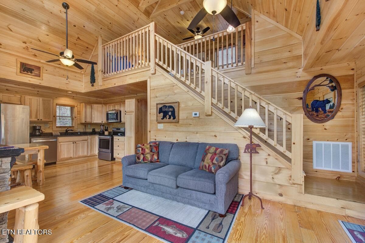 Comfortable seating - 820 Crest View Drive, Gatlinburg, TN 37738, Gatlinburg