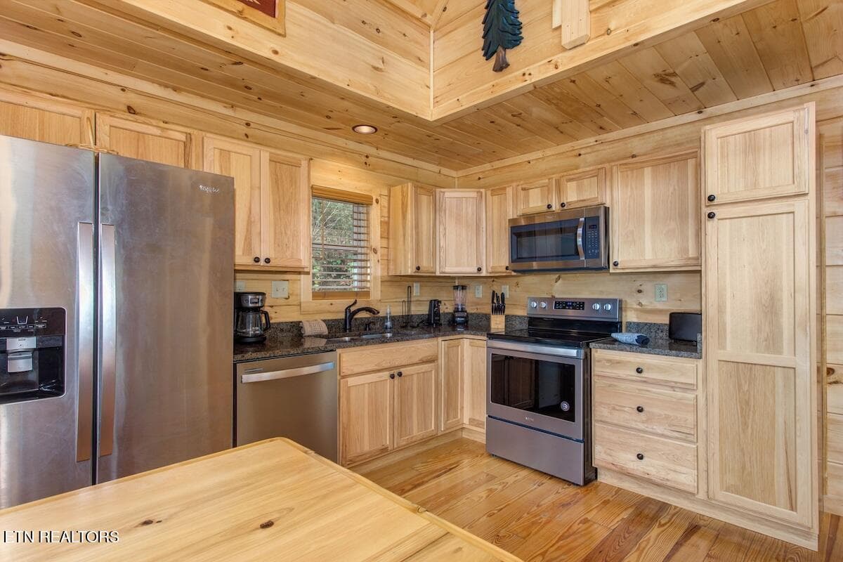 Full Kitchen - 820 Crest View Drive, Gatlinburg, TN 37738, Gatlinburg