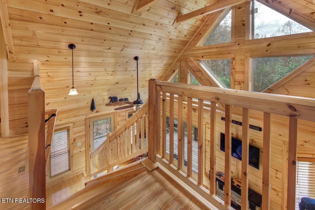 Smoky Mountain vibes - 820 Crest View Drive, Gatlinburg, TN 37738, Gatlinburg