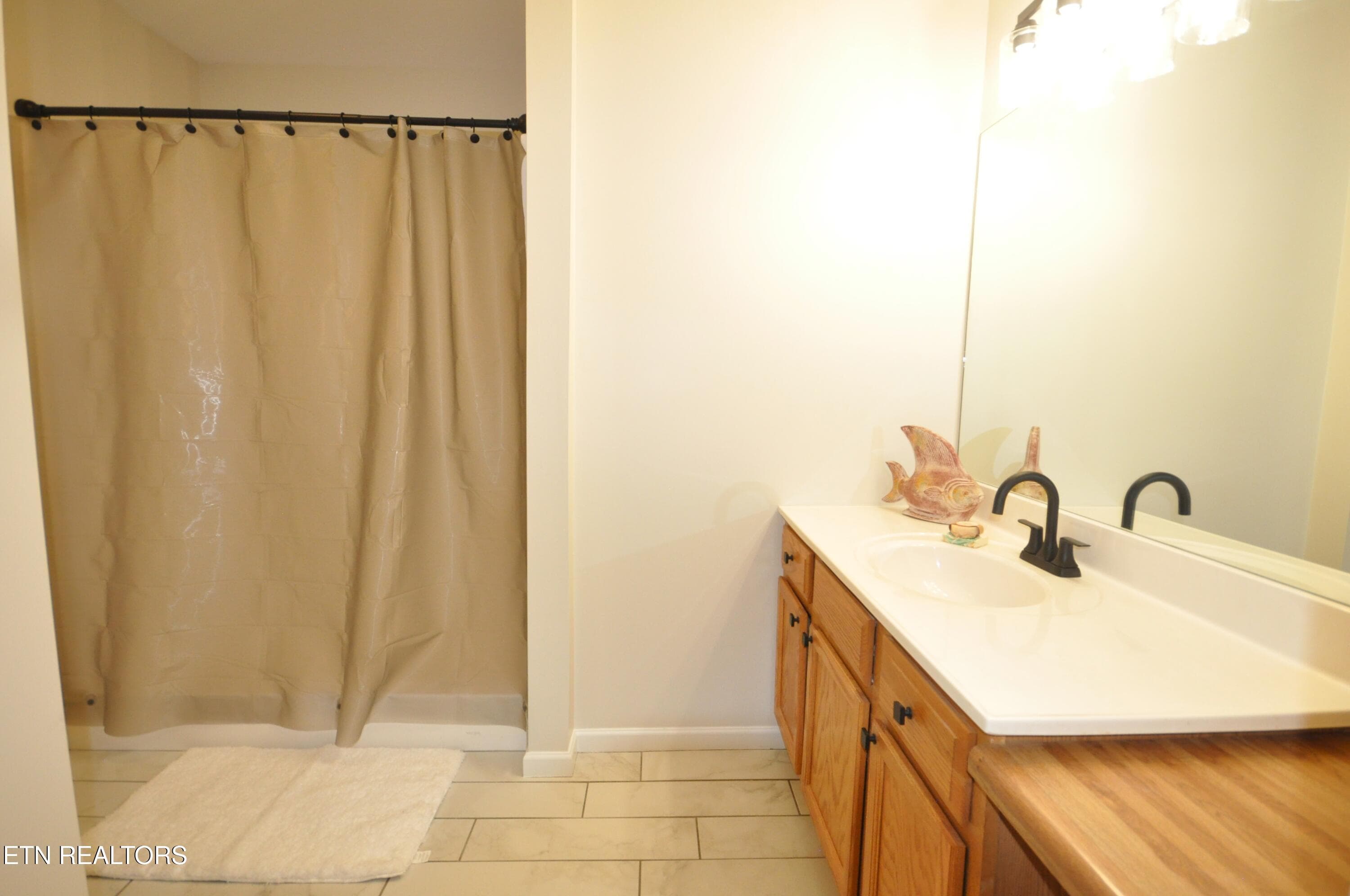 master bath - 6309 Sky Song, Knoxville, TN 37914
