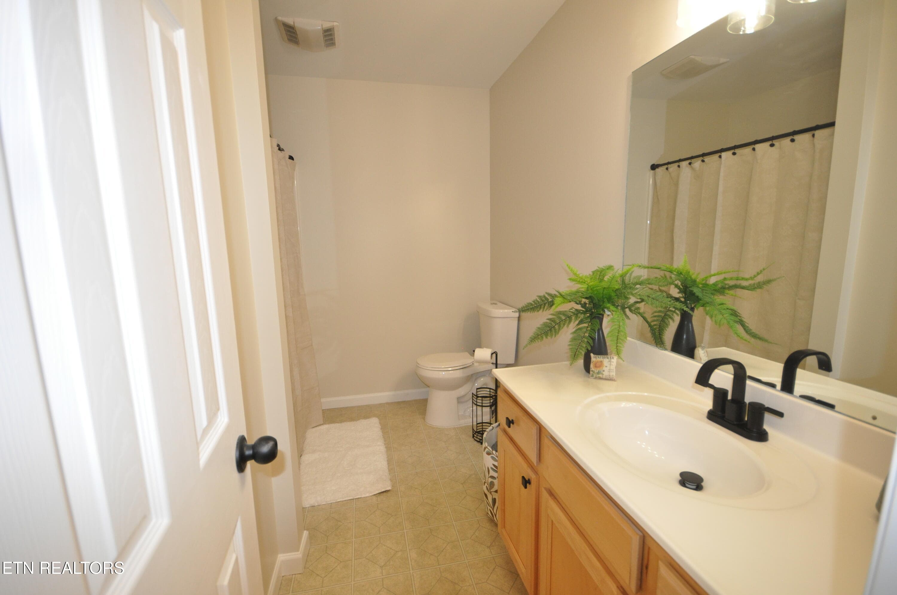 second bath - 6309 Sky Song, Knoxville, TN 37914