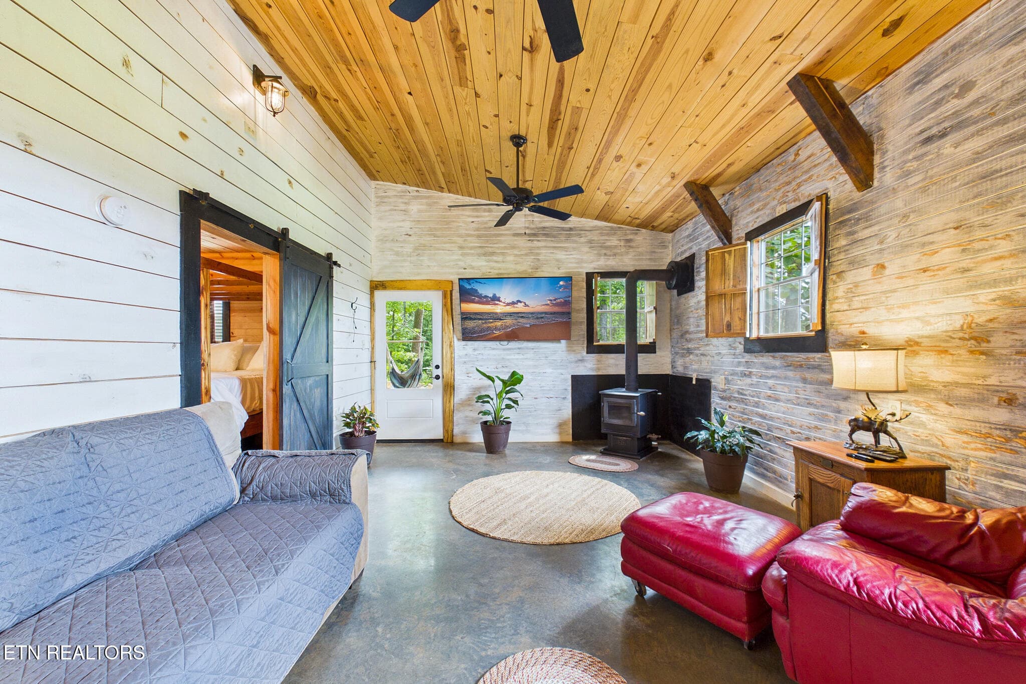 Living - 365 County Road 38, Riceville, TN 37370, Riceville