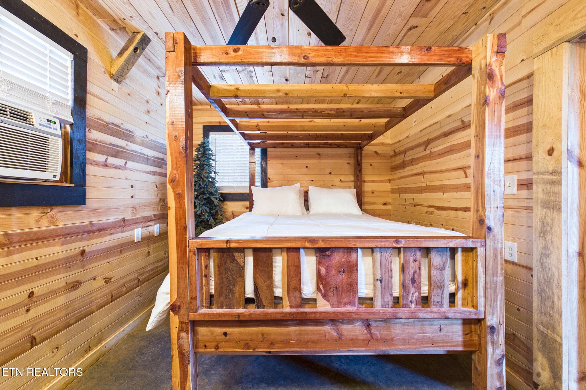Master - 365 County Road 38, Riceville, TN 37370, Riceville