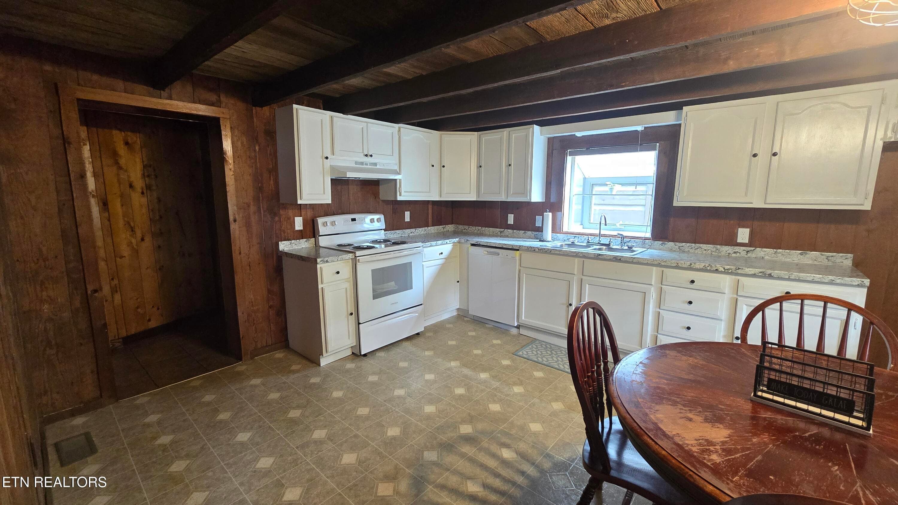 Kitchen - 5494 Lone Mountain Rd, New Tazewell, TN 37825