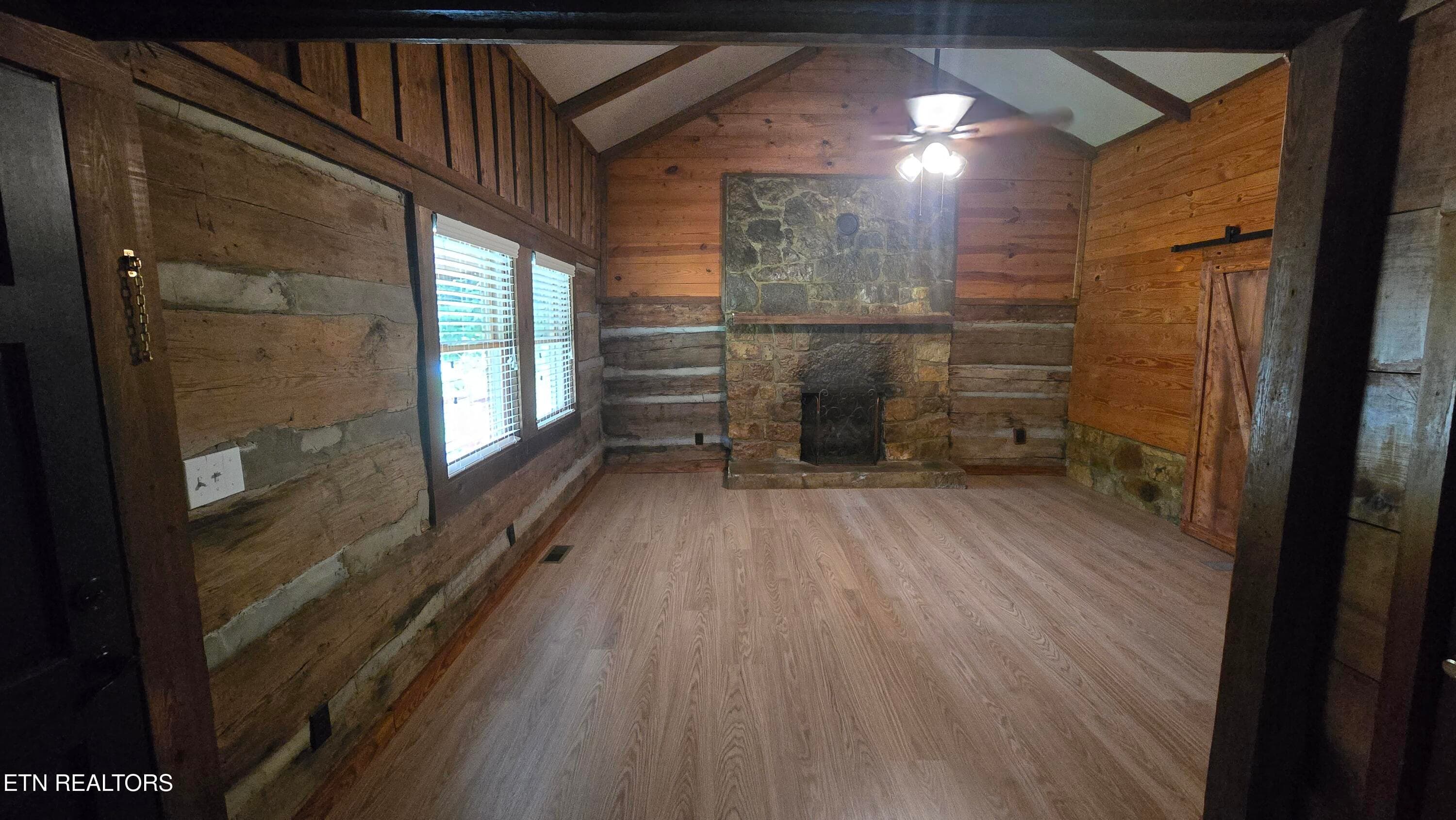 Family Room - 5494 Lone Mountain Rd, New Tazewell, TN 37825