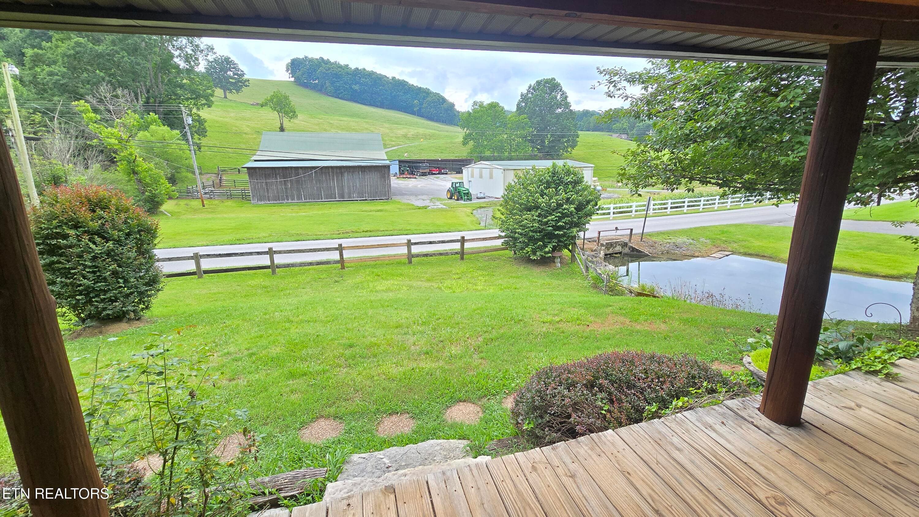 Front Porch - 5494 Lone Mountain Rd, New Tazewell, TN 37825