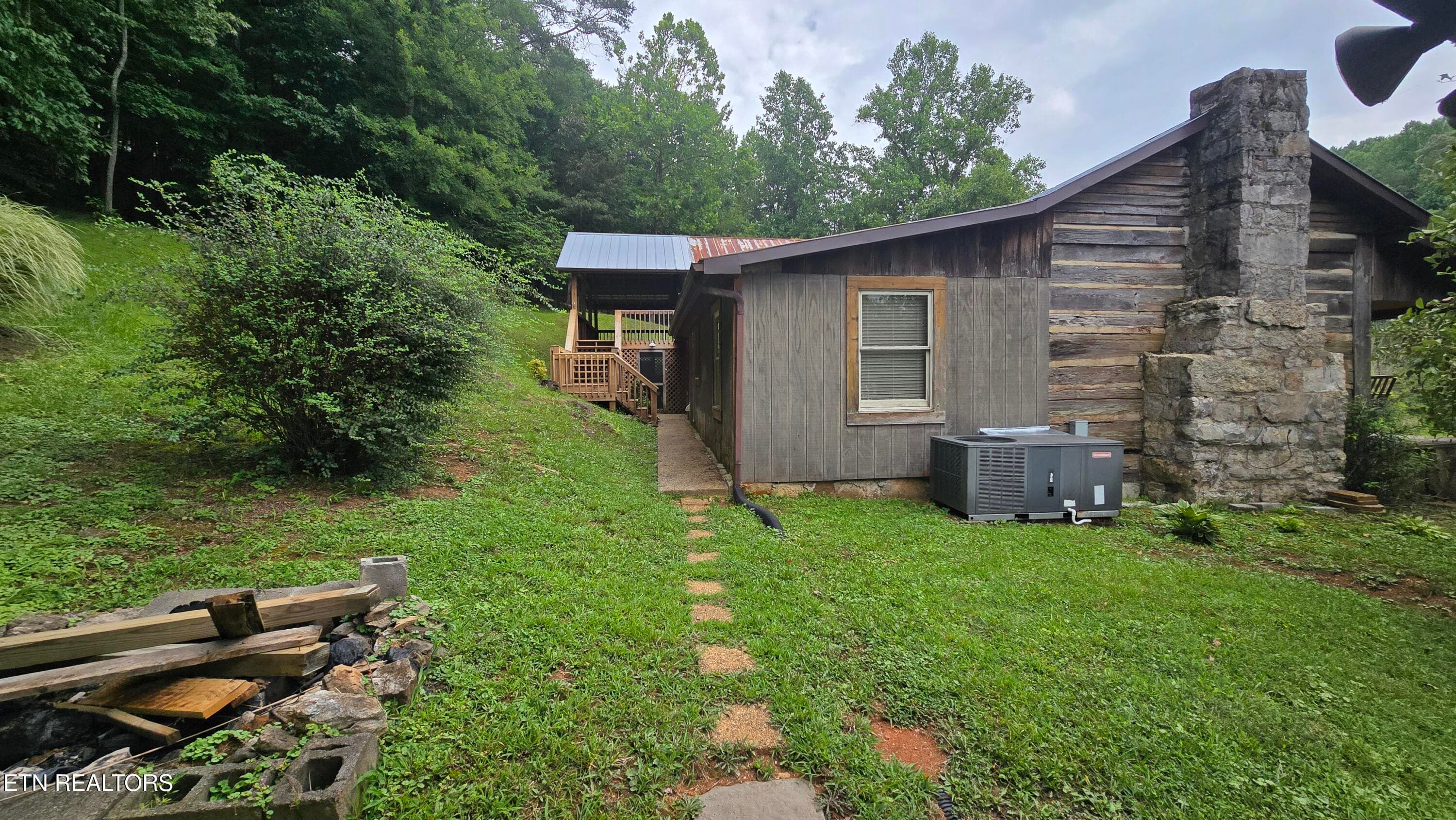 West Side - 5494 Lone Mountain Rd, New Tazewell, TN 37825