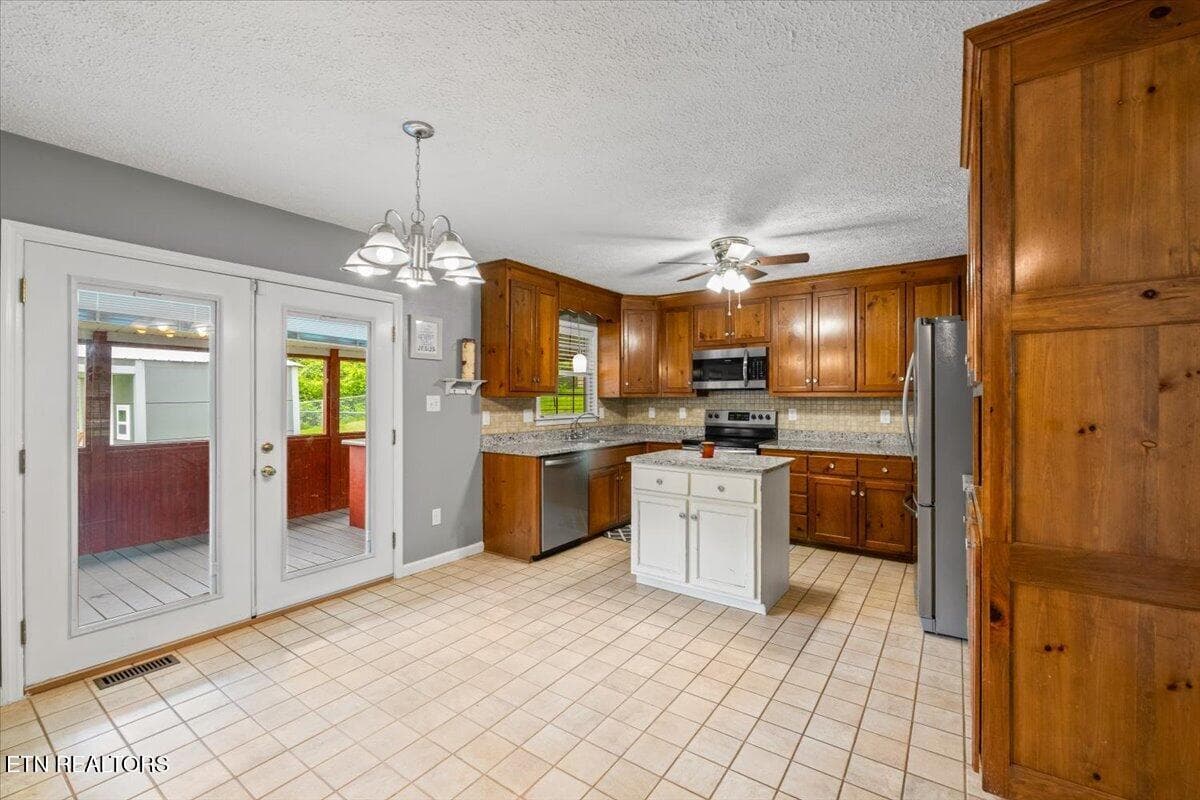 17-219 Patty Hill Rd - 219 Patty Hill Rd, Caryville, TN 37714, Caryville