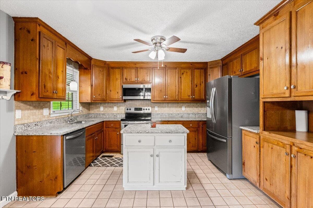 20-219 Patty Hill Rd - 219 Patty Hill Rd, Caryville, TN 37714, Caryville