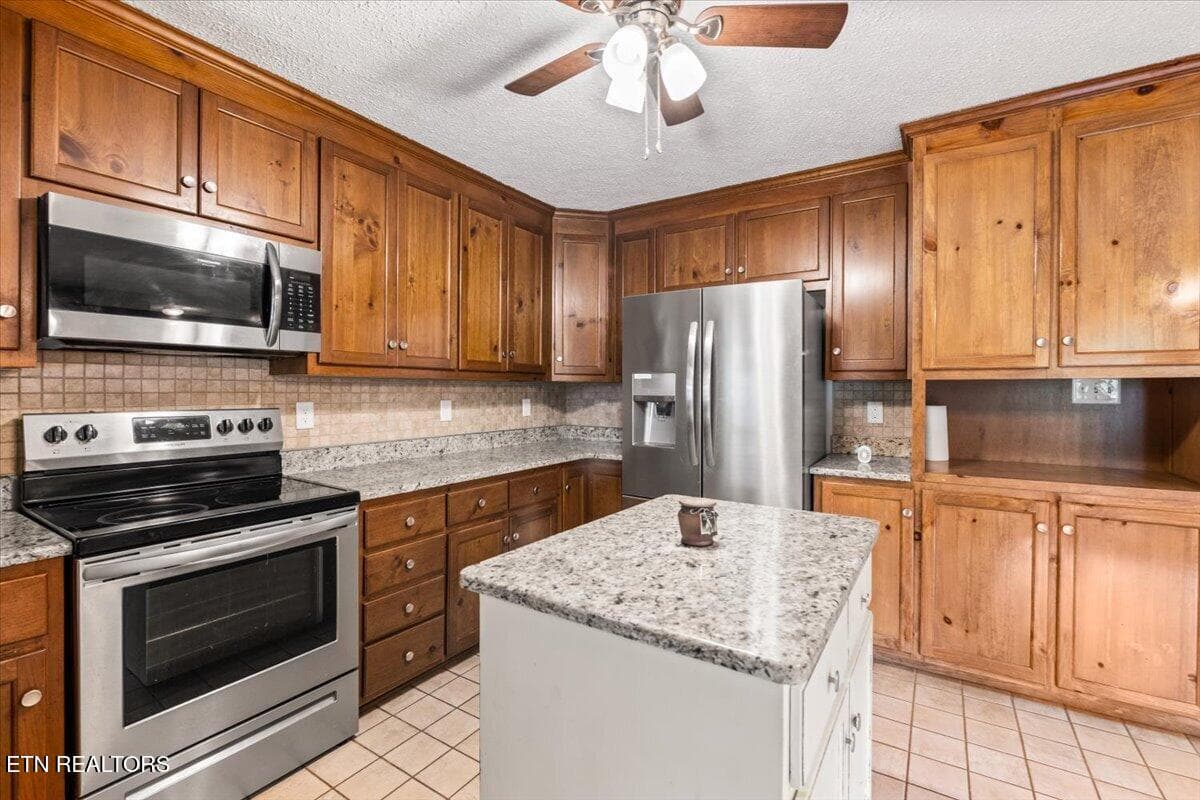 22-219 Patty Hill Rd - 219 Patty Hill Rd, Caryville, TN 37714, Caryville