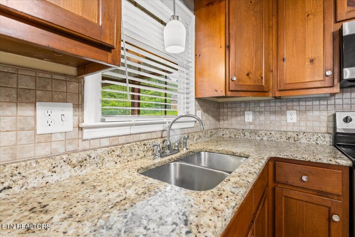 23-219 Patty Hill Rd - 219 Patty Hill Rd, Caryville, TN 37714, Caryville
