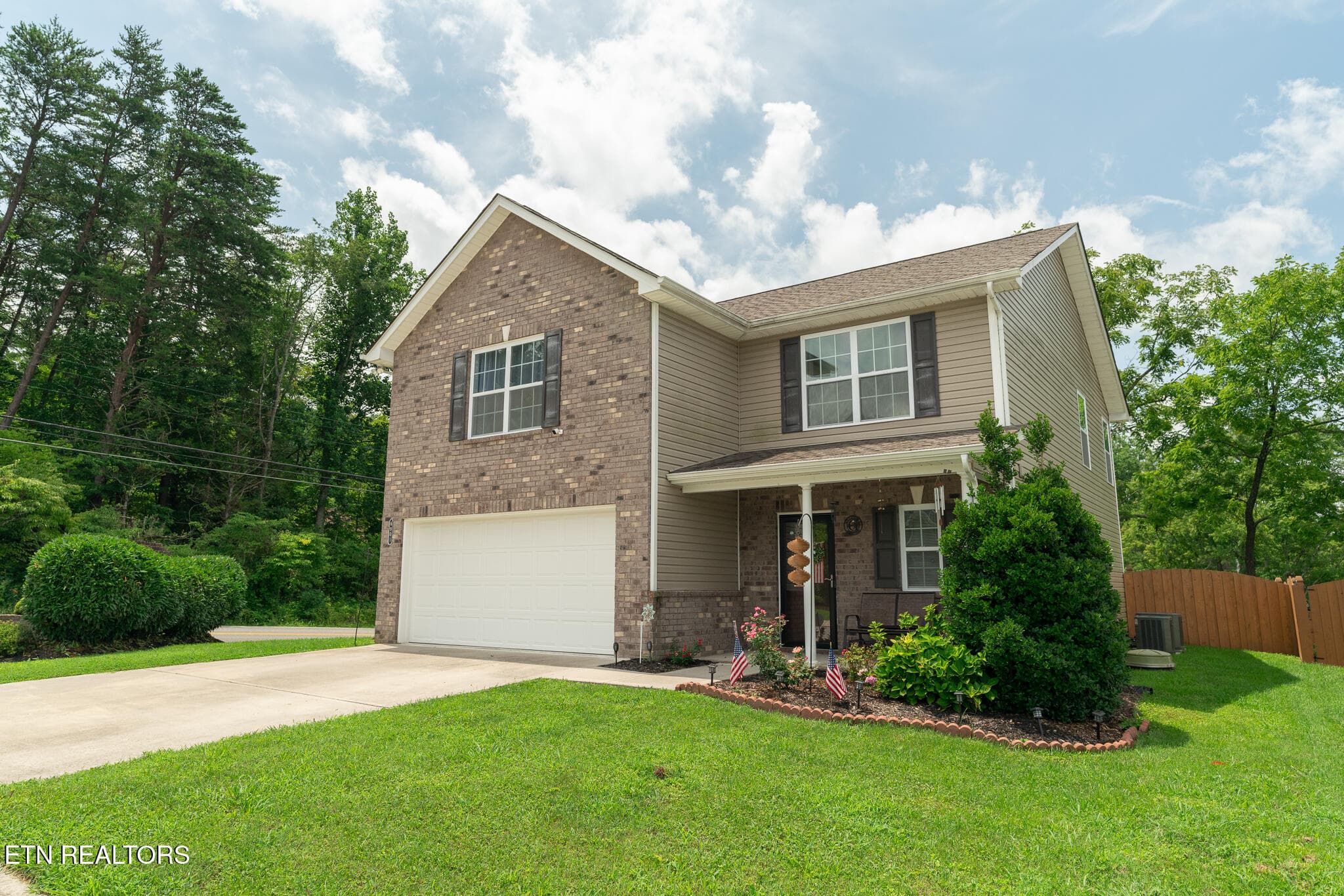 6901 Holliday Park Lane, Knoxville, TN 37918