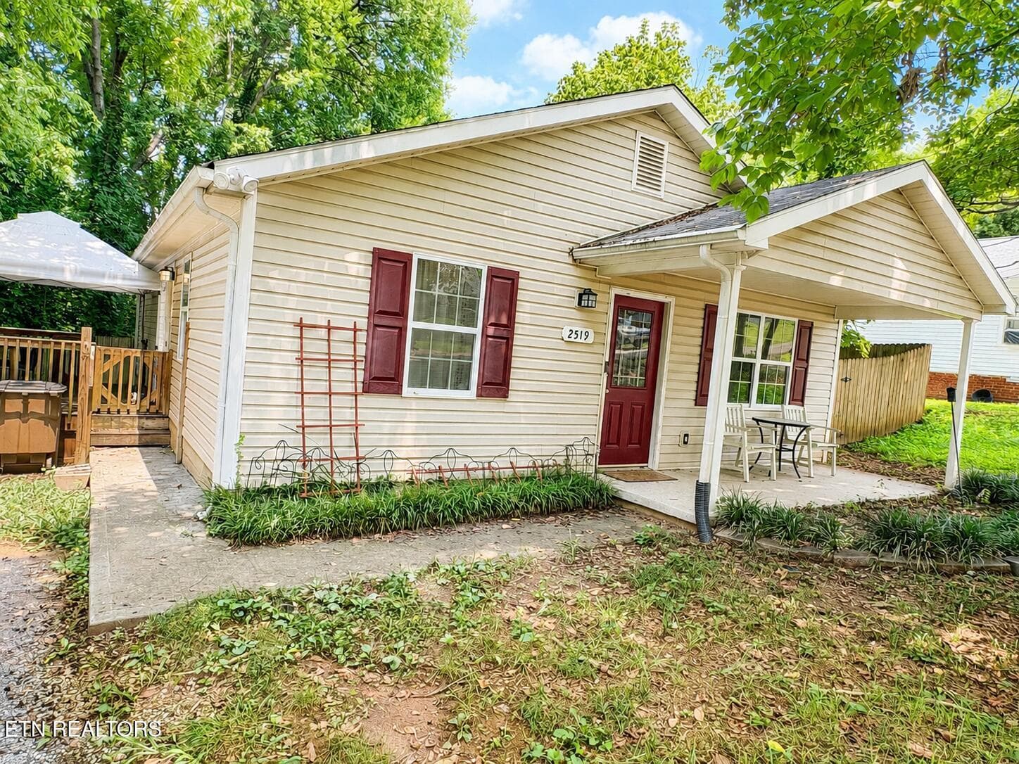 Side View of Home - 2519 SE Seaton Ave, Knoxville, TN 37920, Knoxville