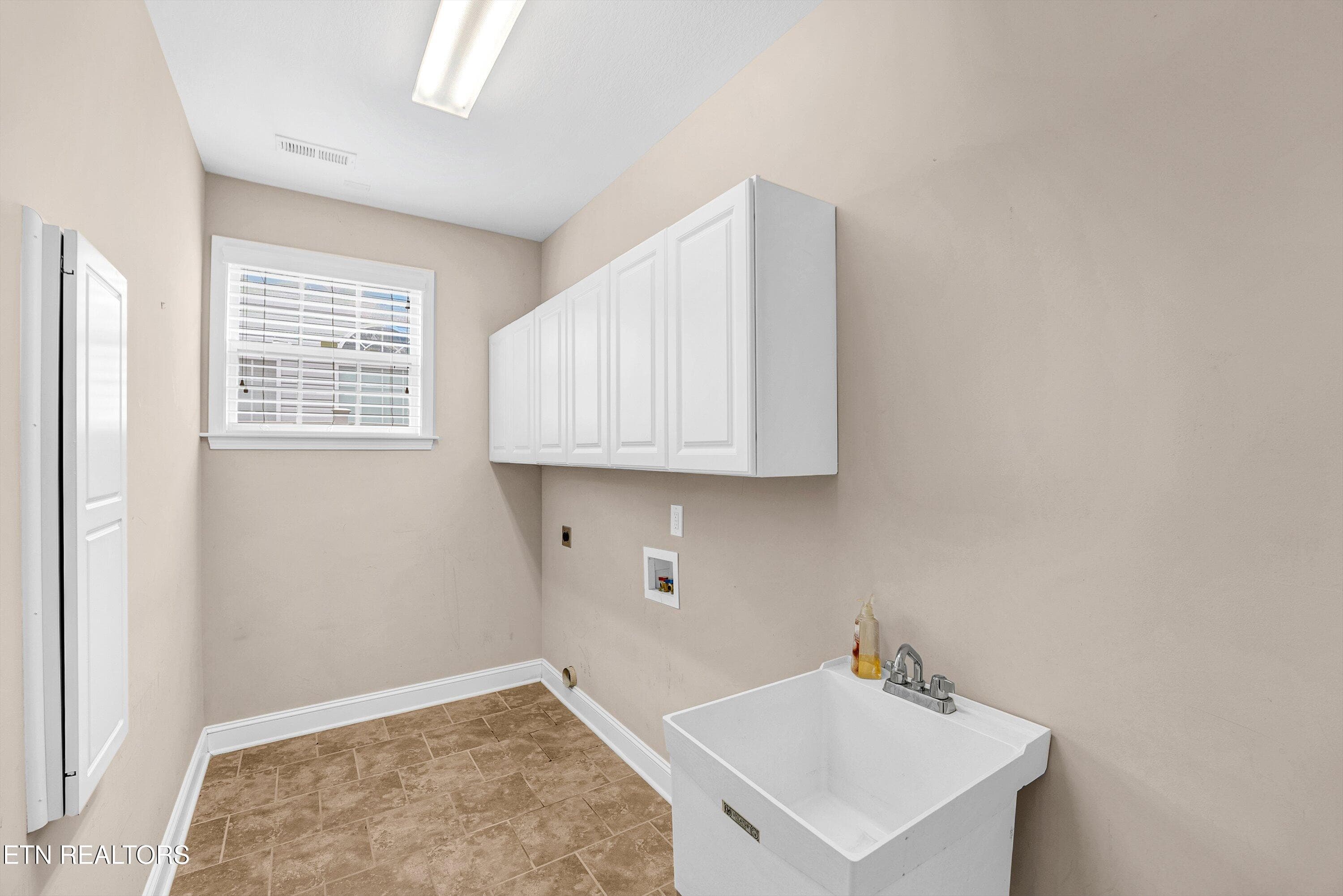 24-Washer A1 - 2636 Nicholas View Lane, Knoxville, TN 37931, Knoxville