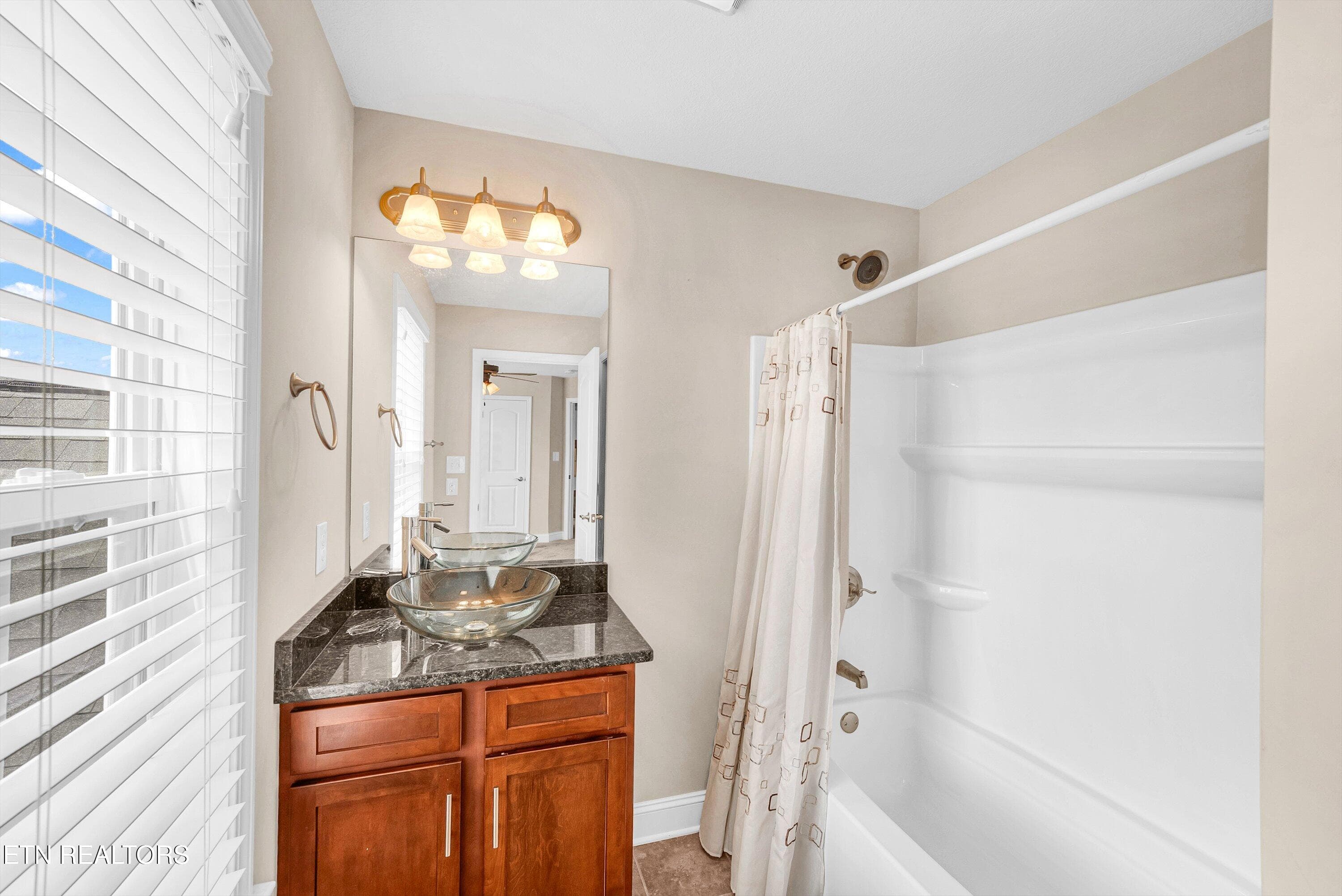 48-3rd Bath A1 - 2636 Nicholas View Lane, Knoxville, TN 37931, Knoxville