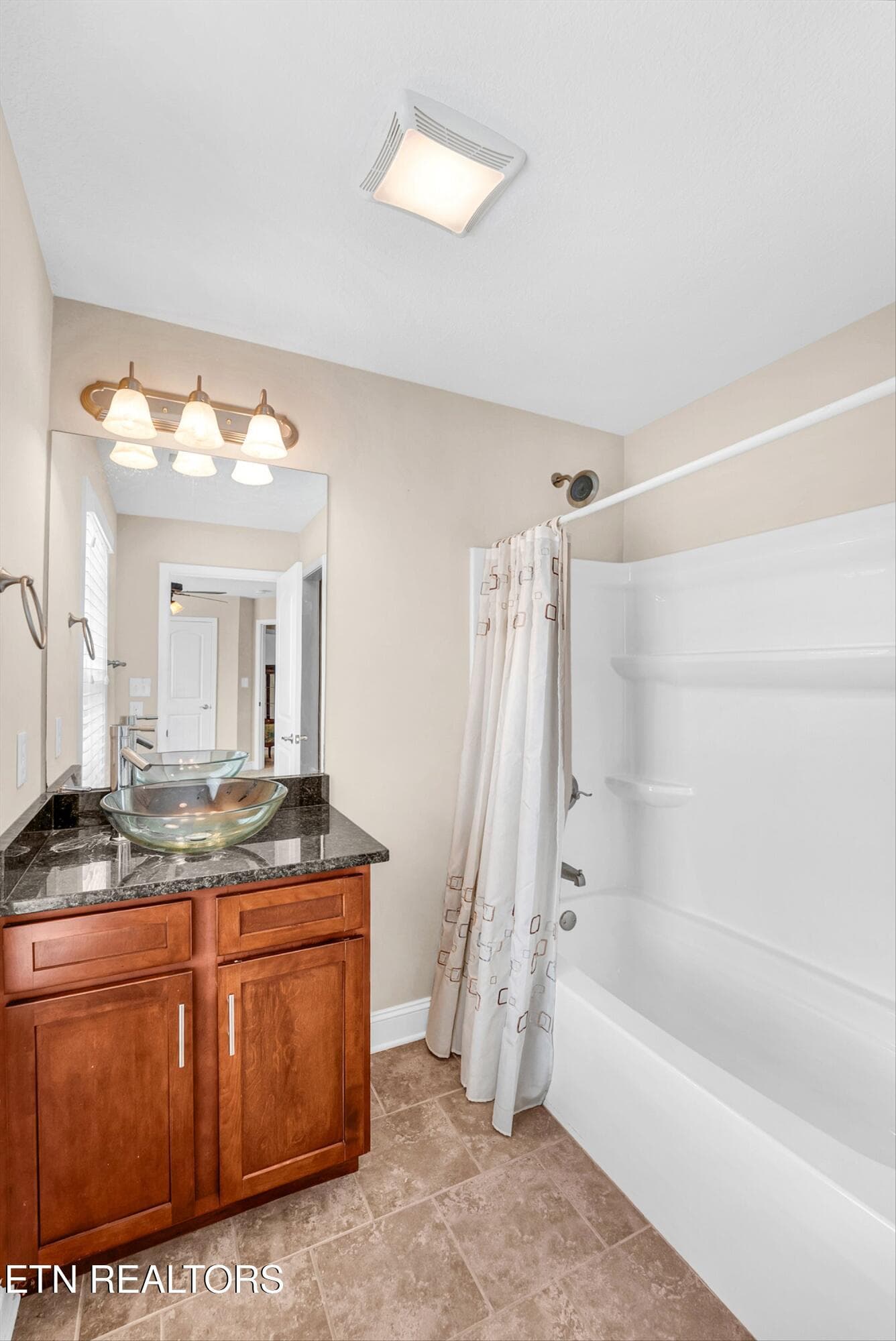 49-3rd Bath A2 - 2636 Nicholas View Lane, Knoxville, TN 37931, Knoxville