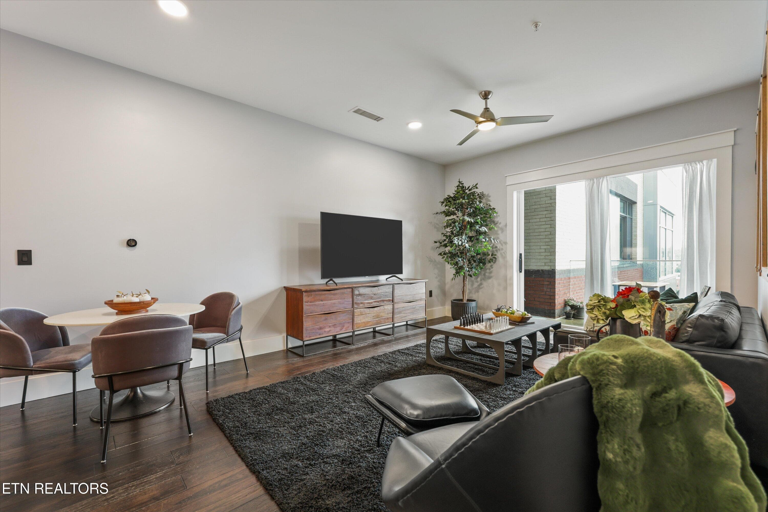 Great Room - 333 W Depot Ave 602, Knoxville, TN 37917, Knoxville