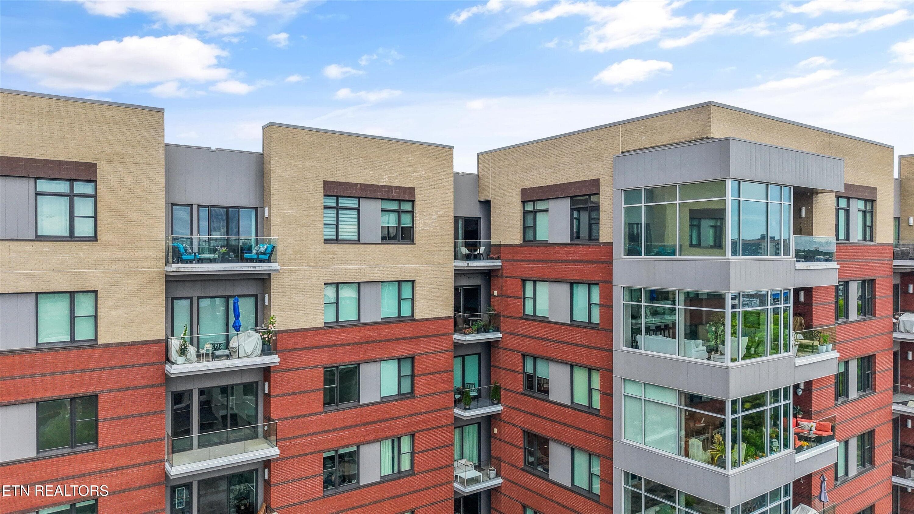 Top Floor w/Balcony - 333 W Depot Ave 602, Knoxville, TN 37917, Knoxville