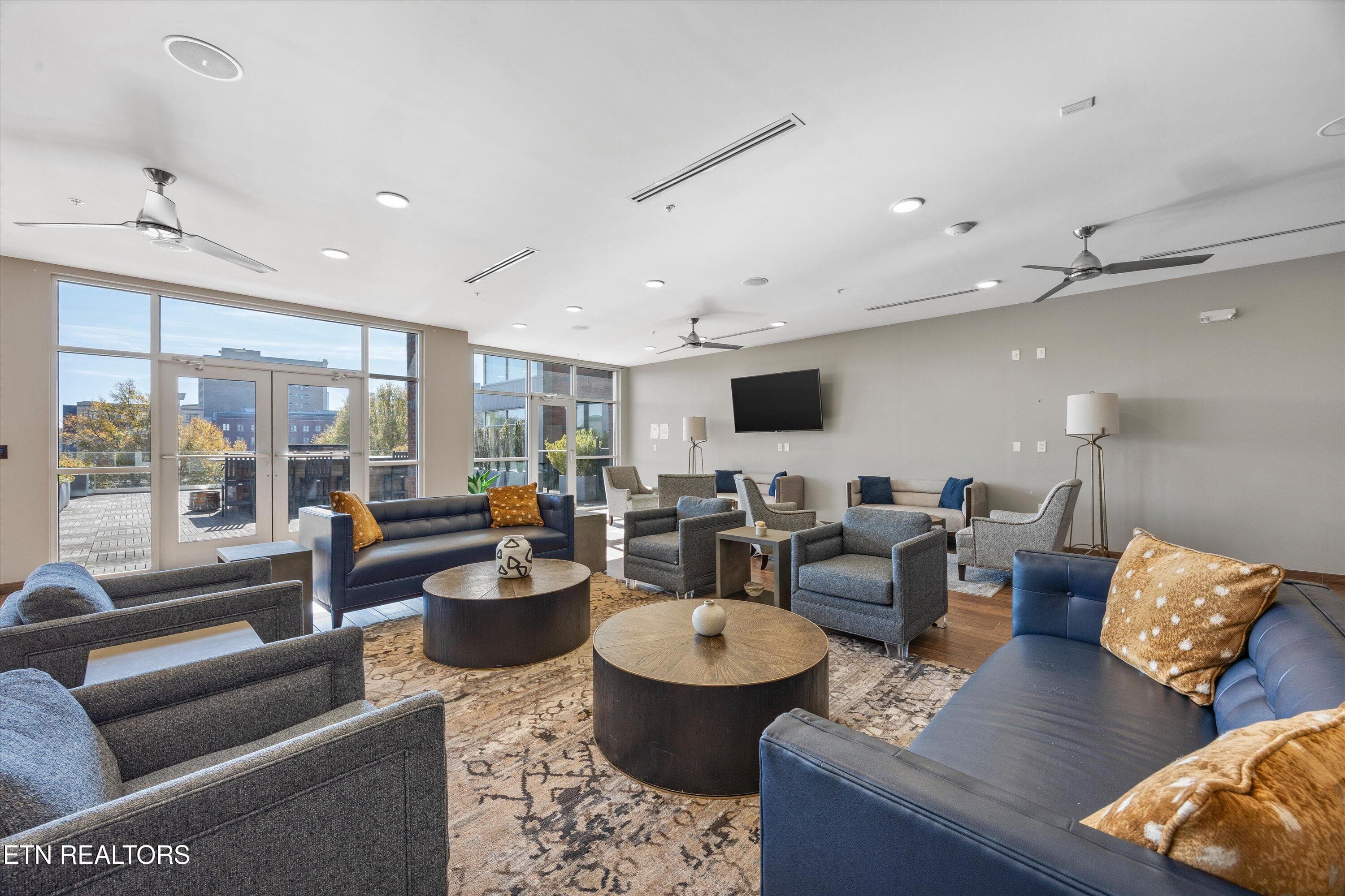 Club Room - 333 W Depot Ave 602, Knoxville, TN 37917, Knoxville