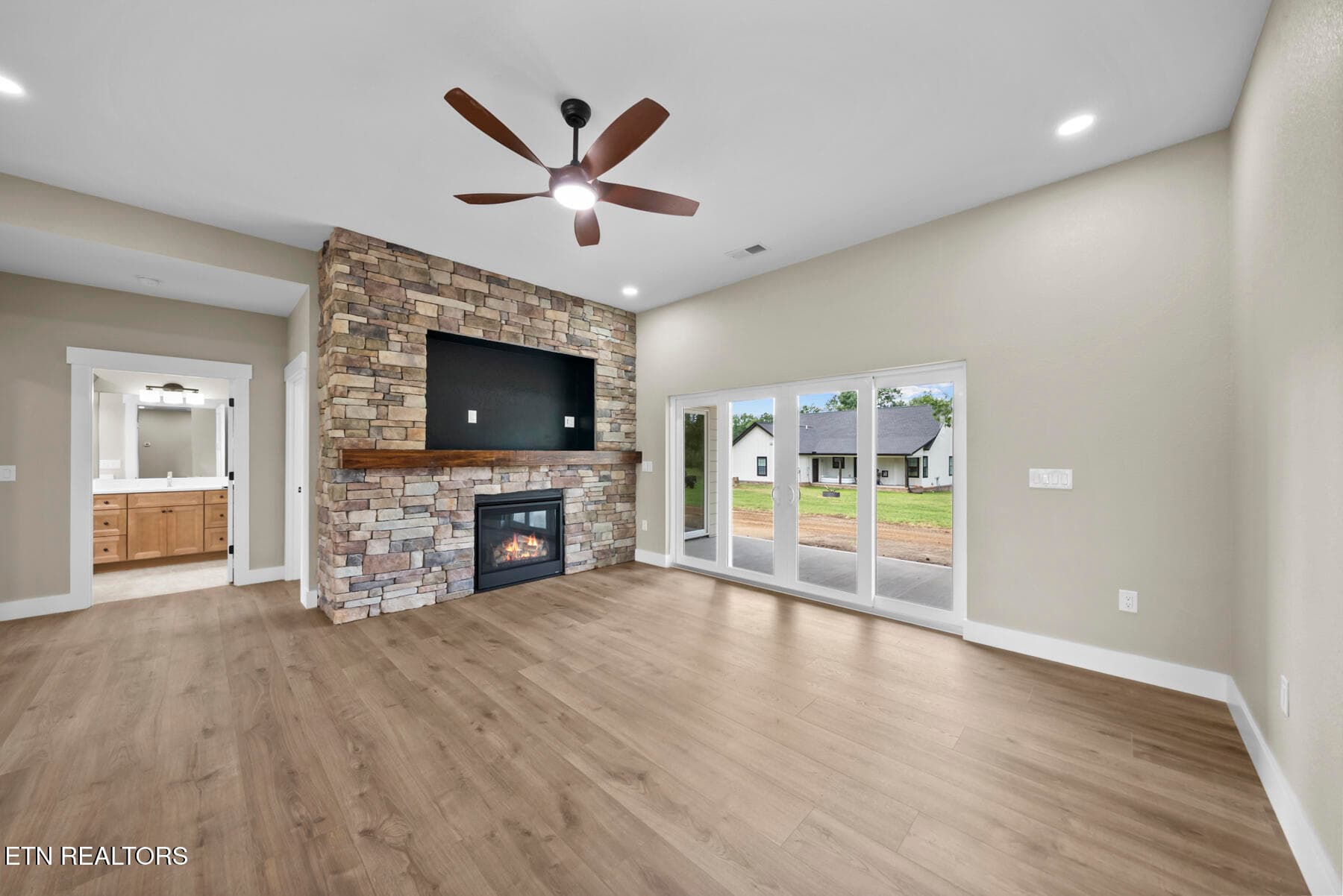 DSC07807 - 427 Bluff View Lp, Crossville, TN 38571