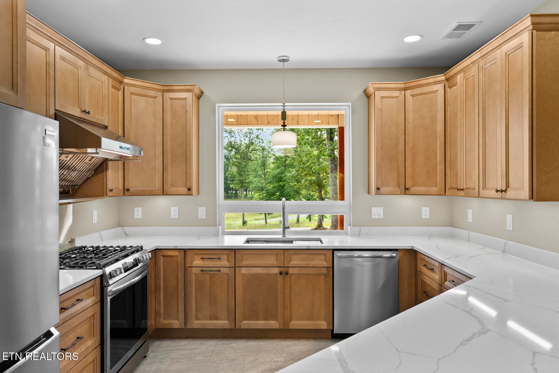 DSC07859 - 427 Bluff View Lp, Crossville, TN 38571