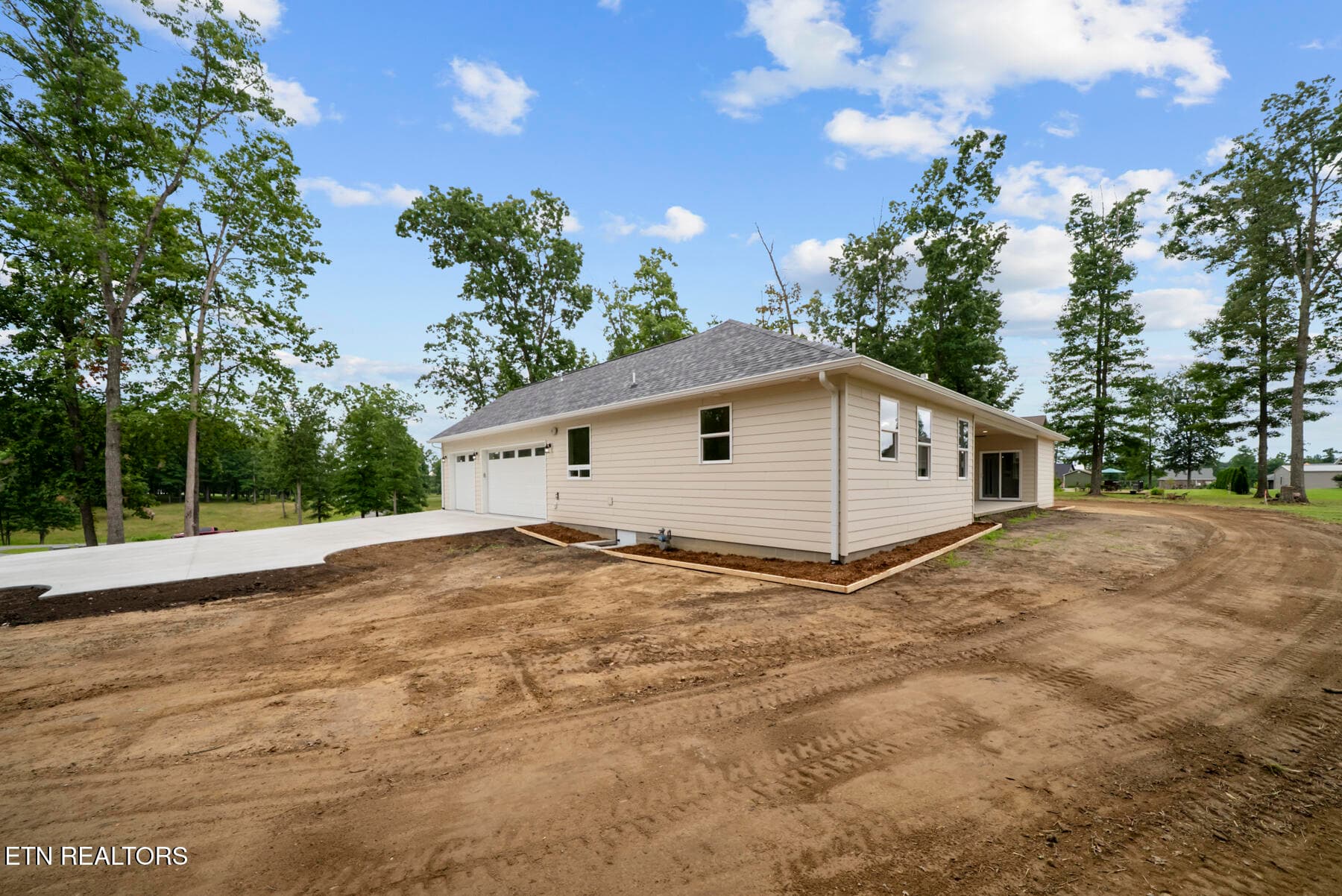 DSC08000 - 427 Bluff View Lp, Crossville, TN 38571