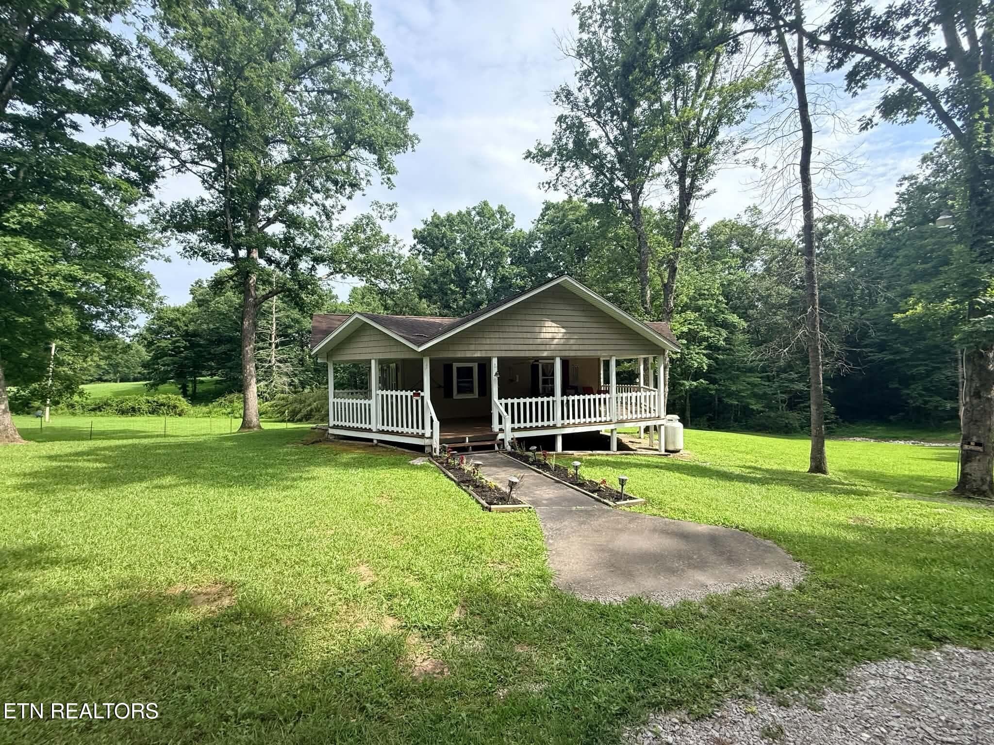 1695cd44-ed33-4493-84ab-891f37b76df3 - 1250 Darrow Ridge Rd, Jamestown, TN 38556