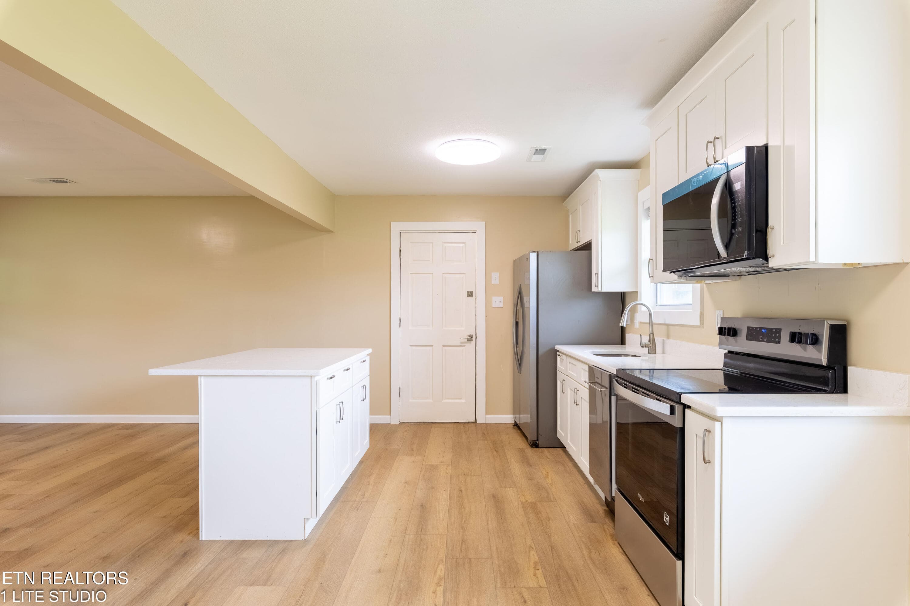 Kitchen from Dining Area - 1658 Laurans Ave, Knoxville, TN 37915, Knoxville