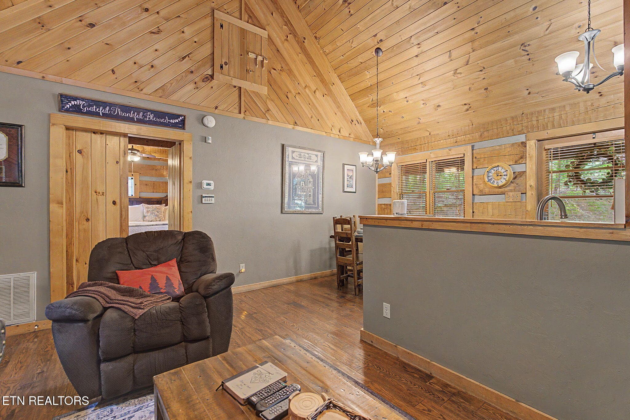 8-web-or-mls-2323-hidden-mountain-rd - 2323 Hidden Mountain Rd, Sevierville, TN 37876