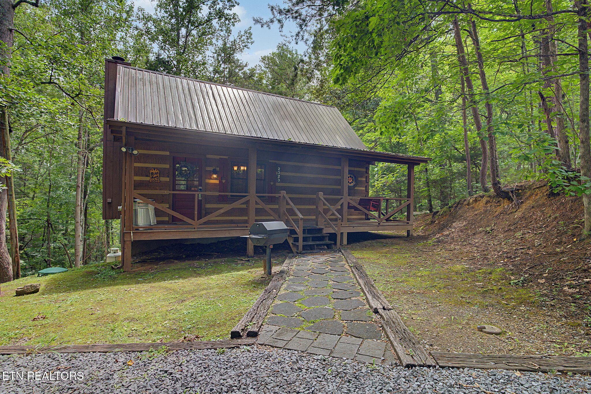 2323 Hidden Mountain Rd, Sevierville, TN 37876